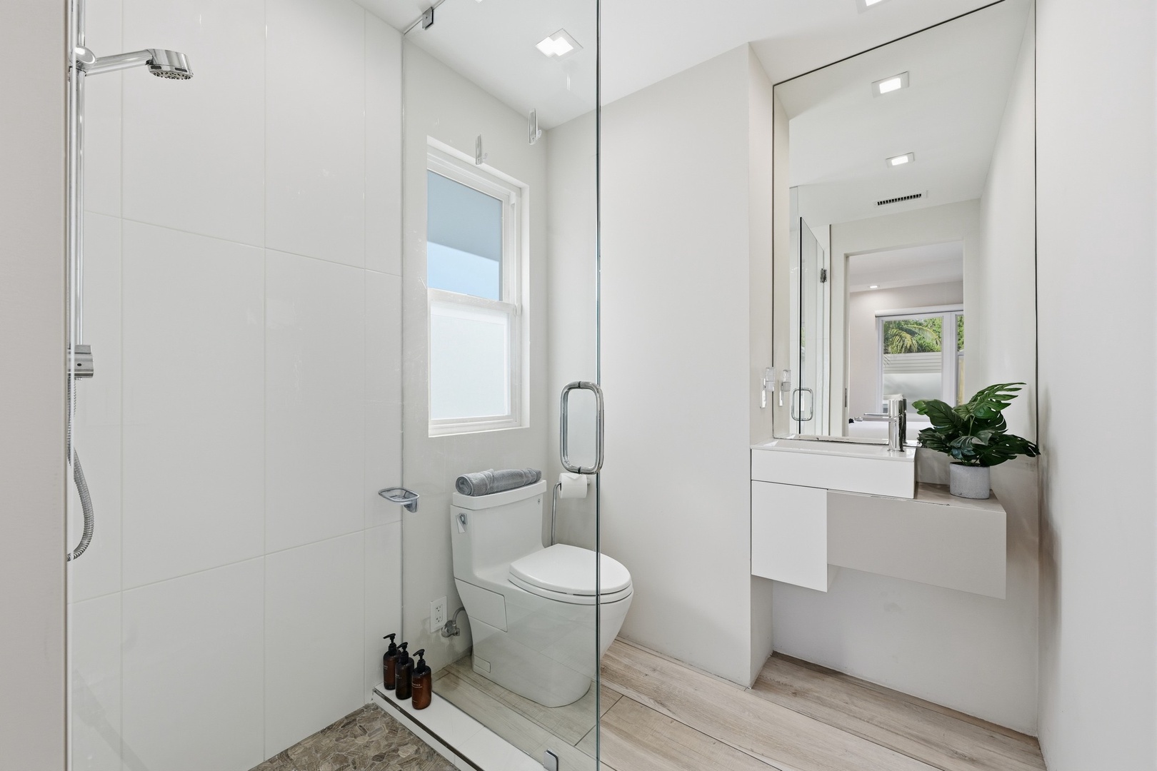 En-suite bathroom with shower