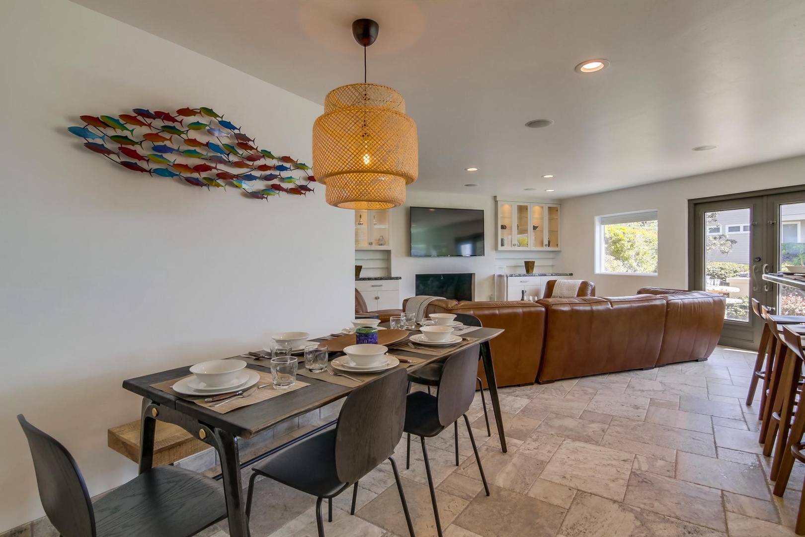 Dining area with seating for 6