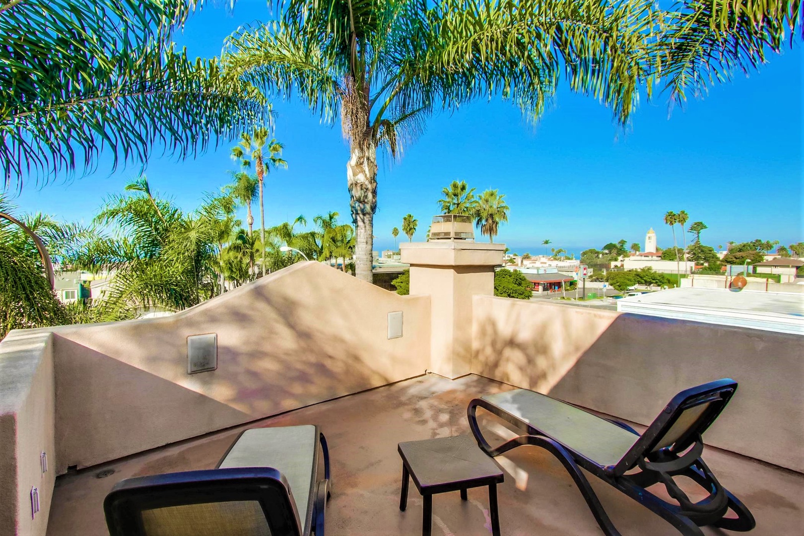 Roof-top ocean view deck