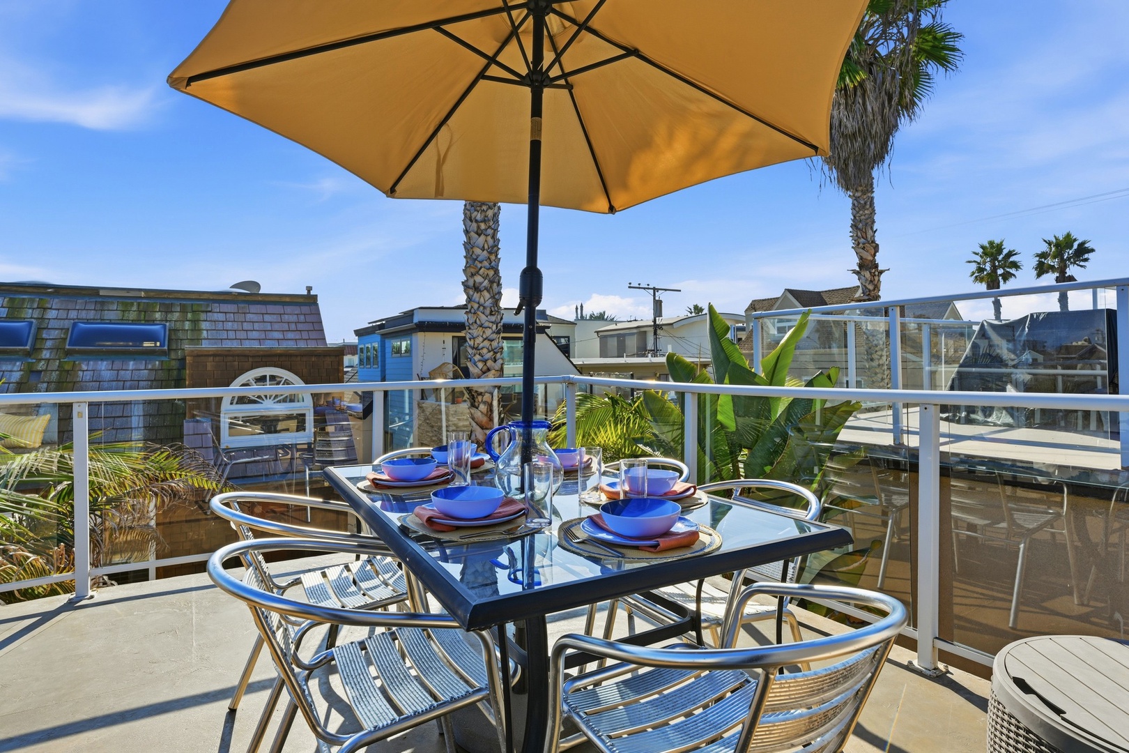 Sun deck dining for 6