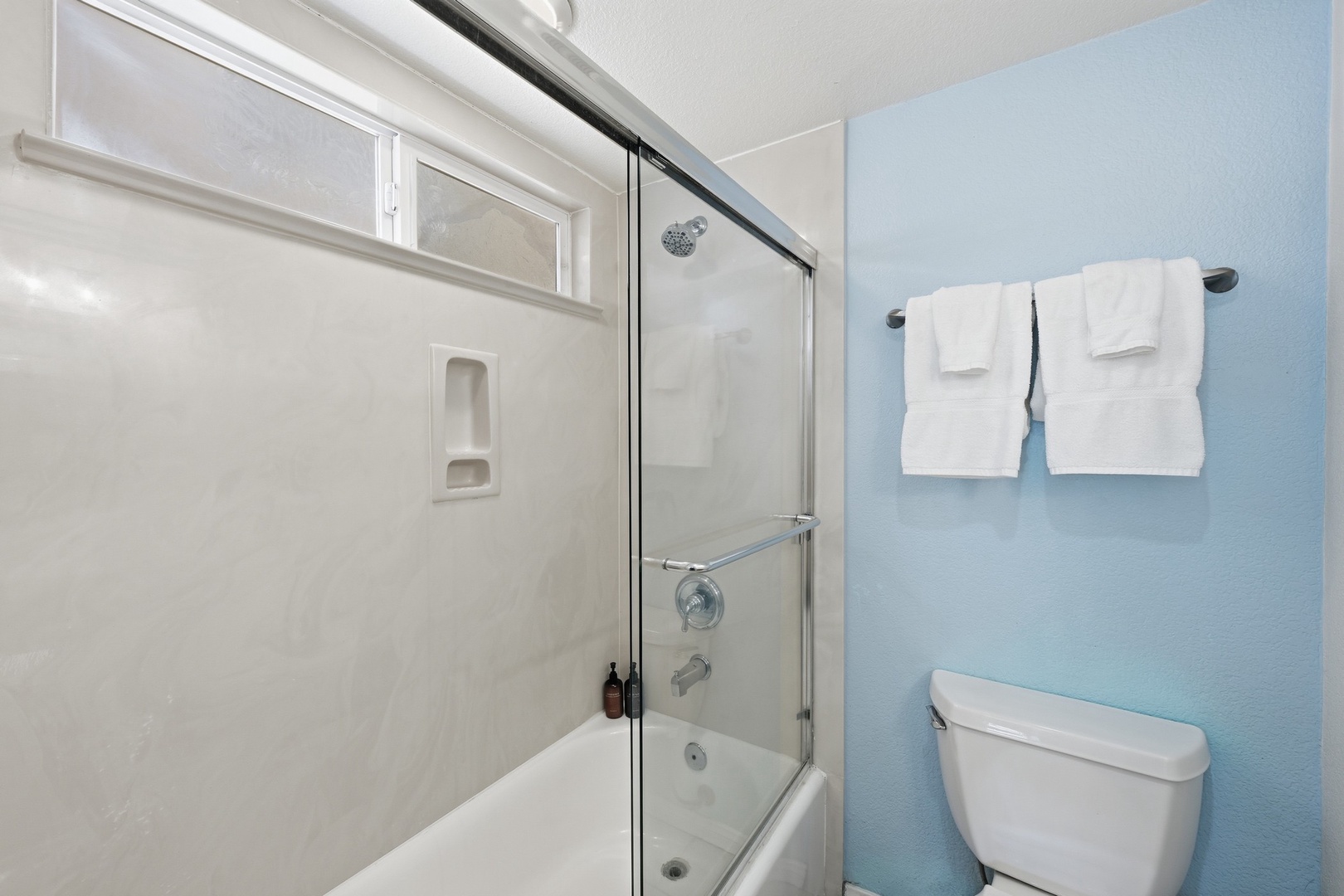 En suite tub and shower combo