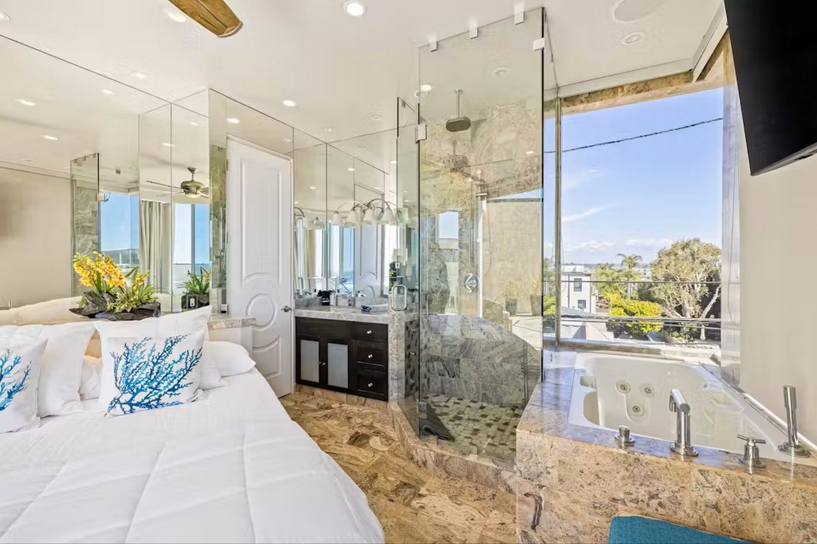 Luxurious Primary Suite