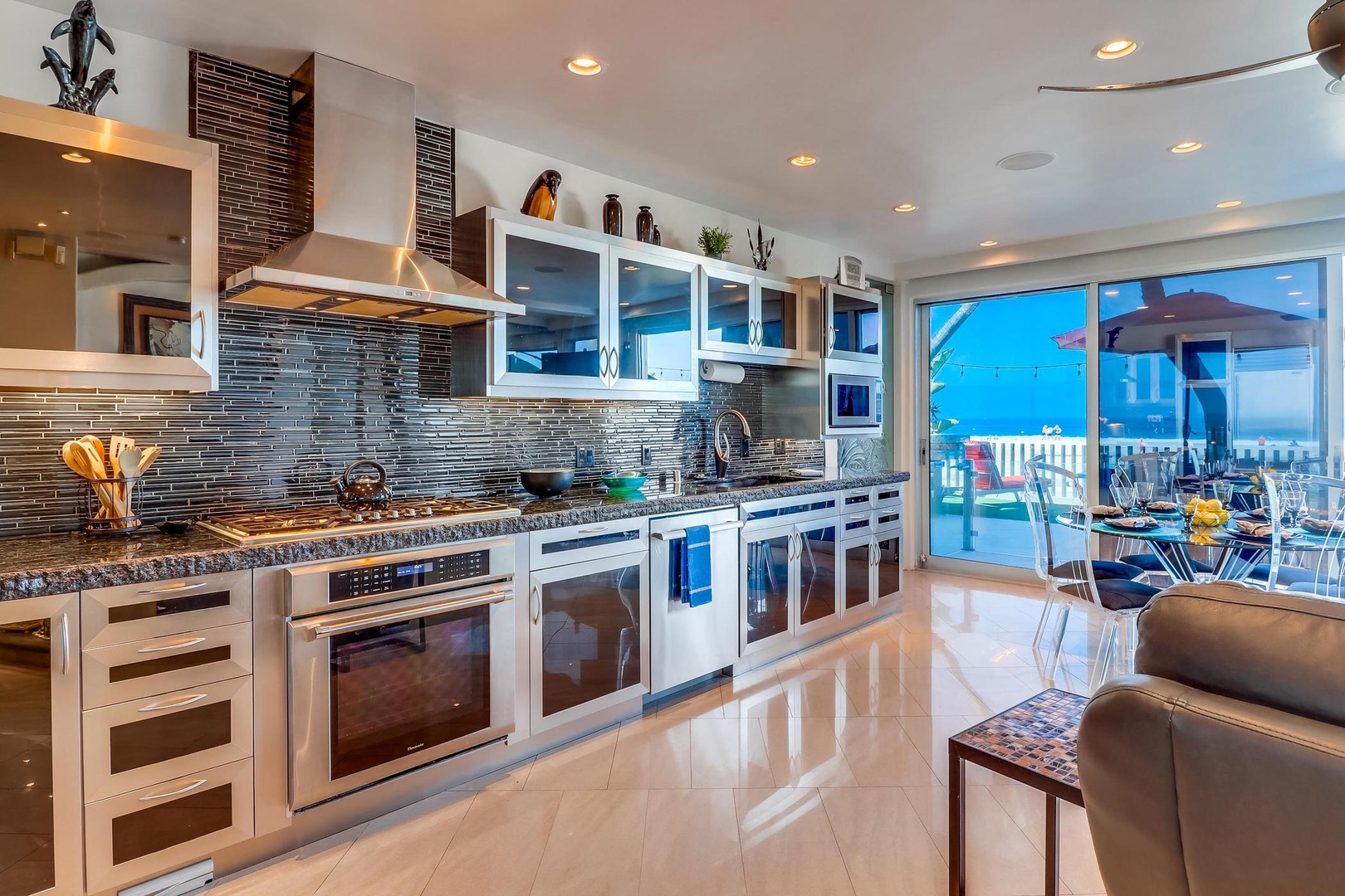 Beautifully appointed kitchen