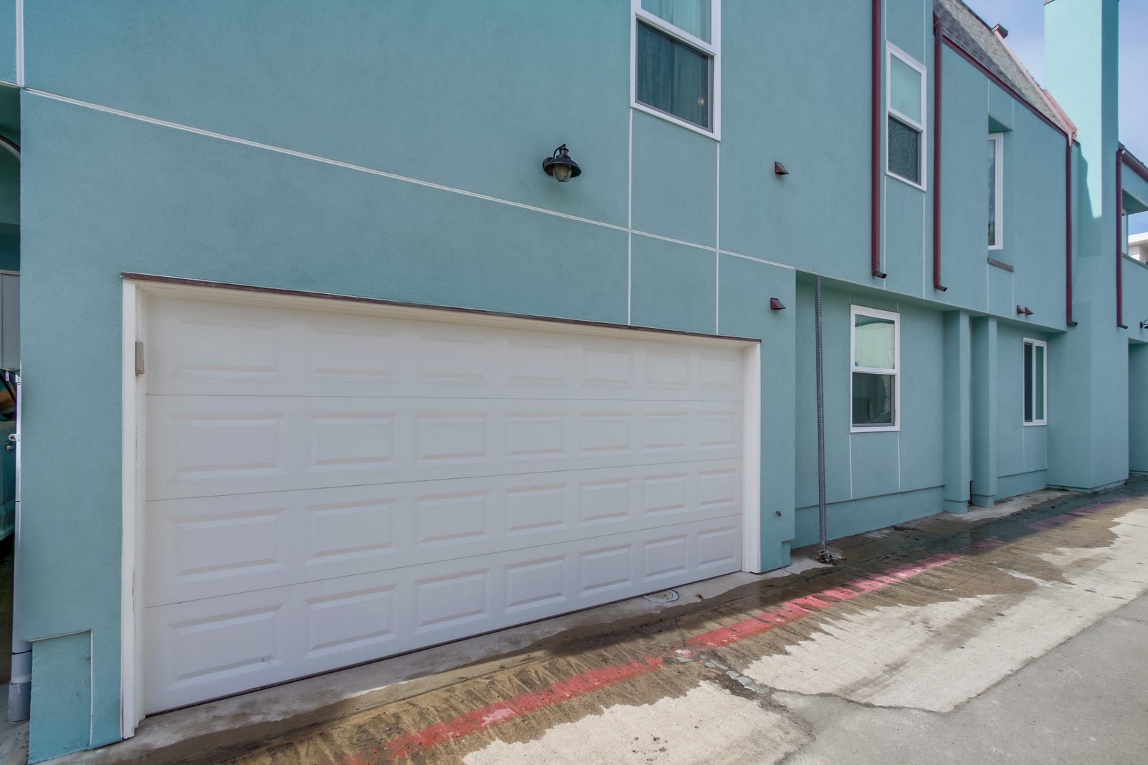 1 car enclosed garage