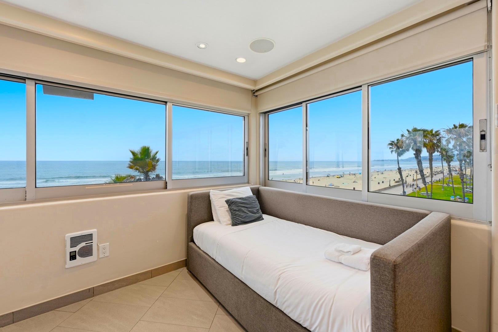 Guest bedroom 5 single bed