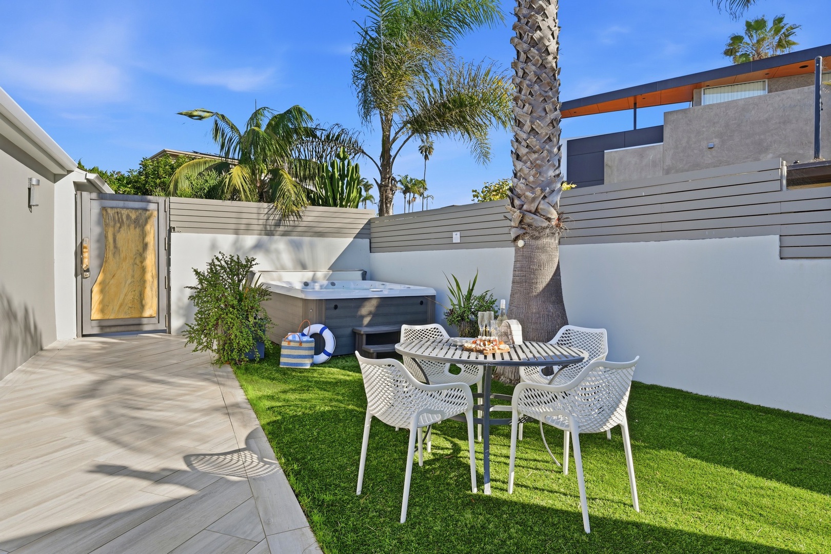 Front courtyard dining set