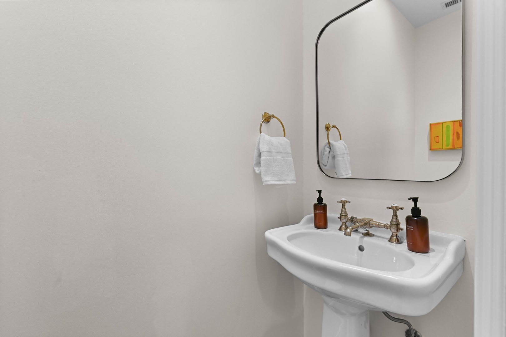 Hall 1/2 bathroom