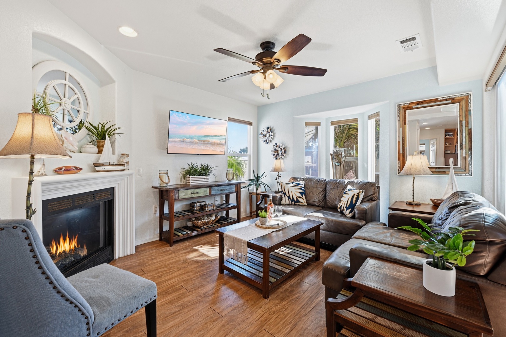 Living area with TV and ceiling fan