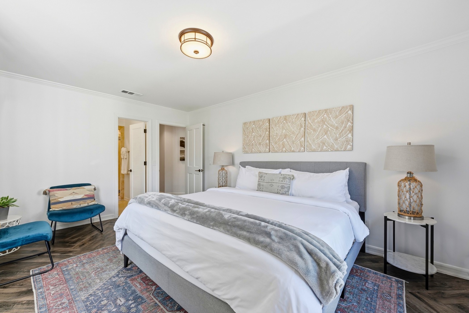 Guest Bedroom 4 with en-suite bath