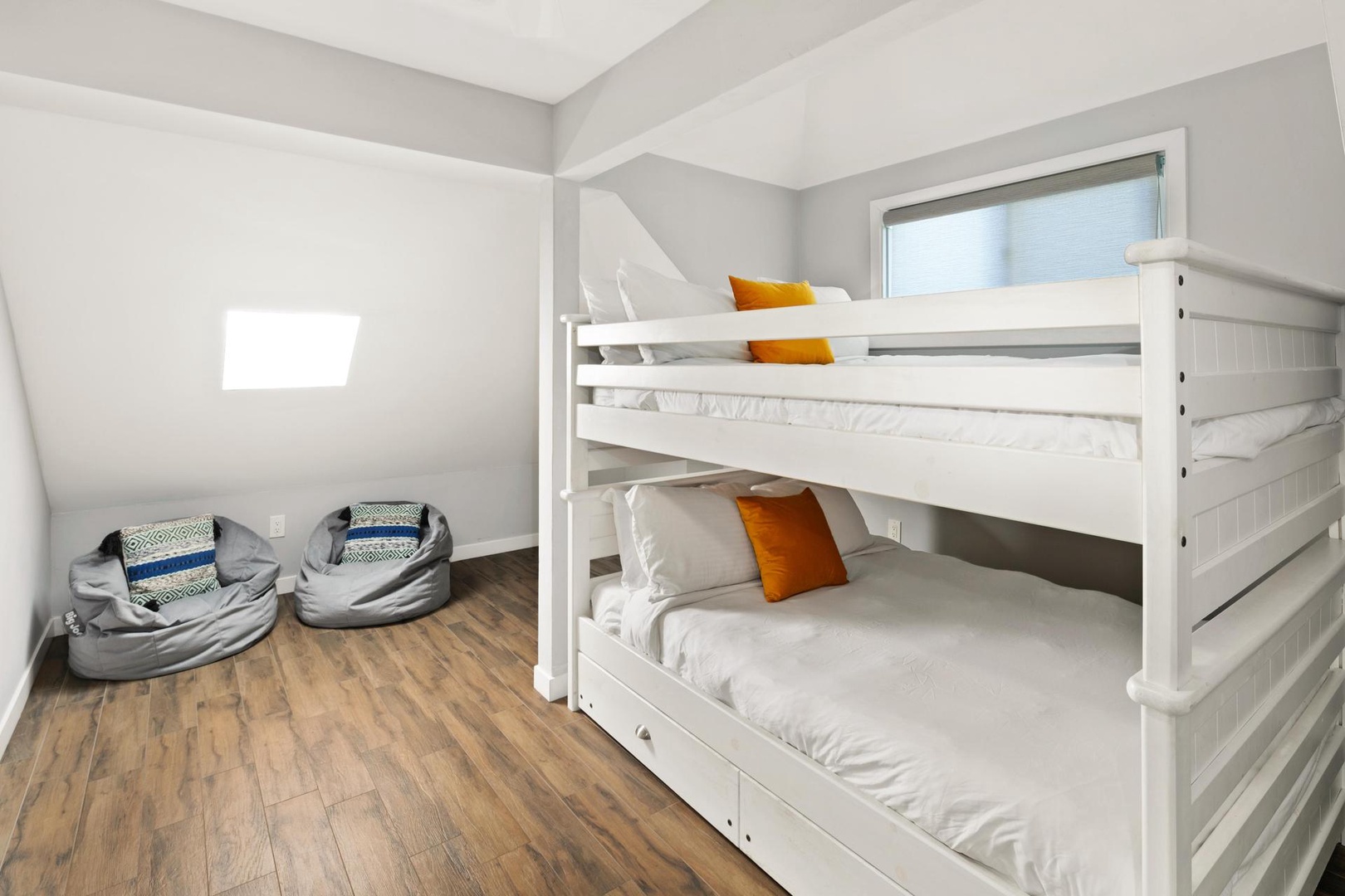 3rd level full-over-full bunk bedroom