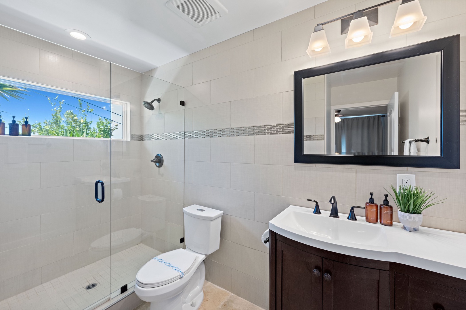 Bedroom 4 en suite bath