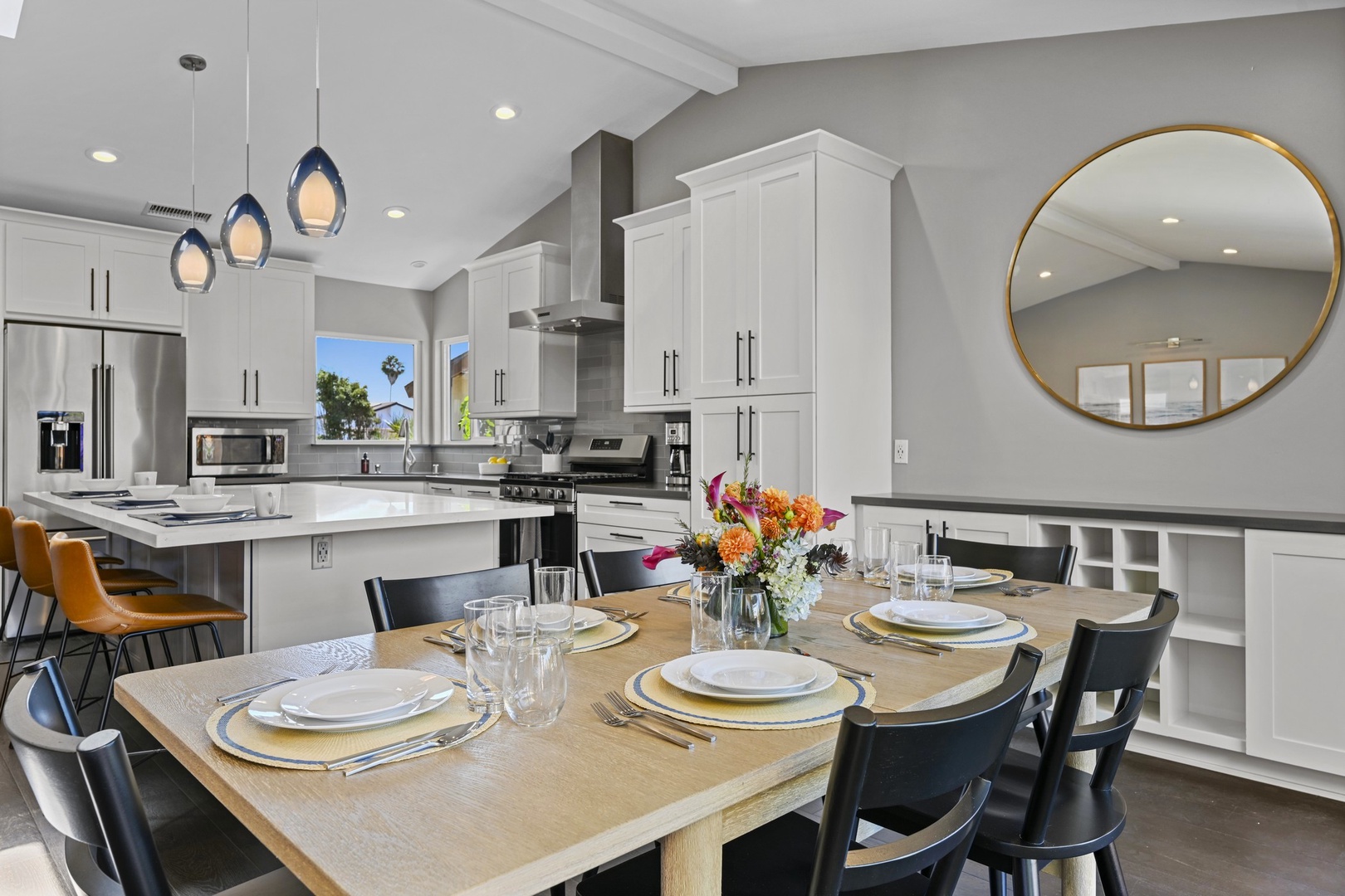 Dining area off the kithen