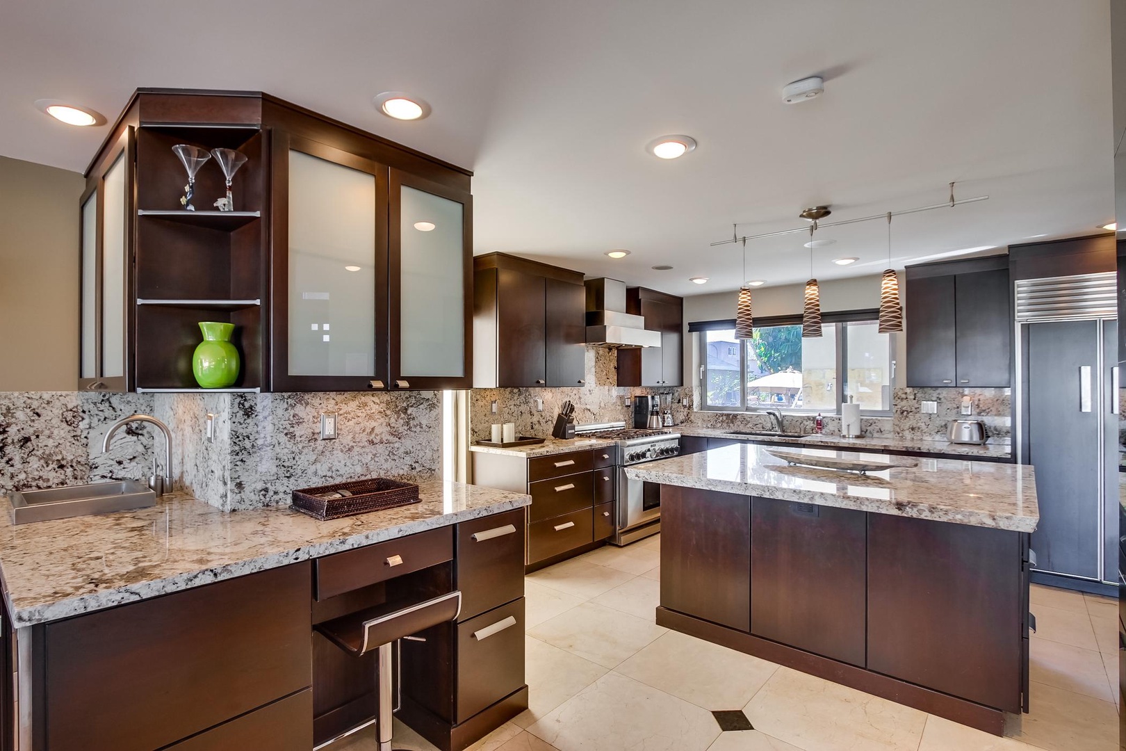 Spacious and modern kitchen