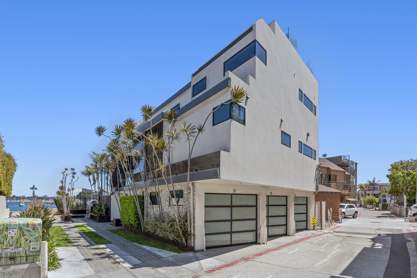 2-car tandem garage parking