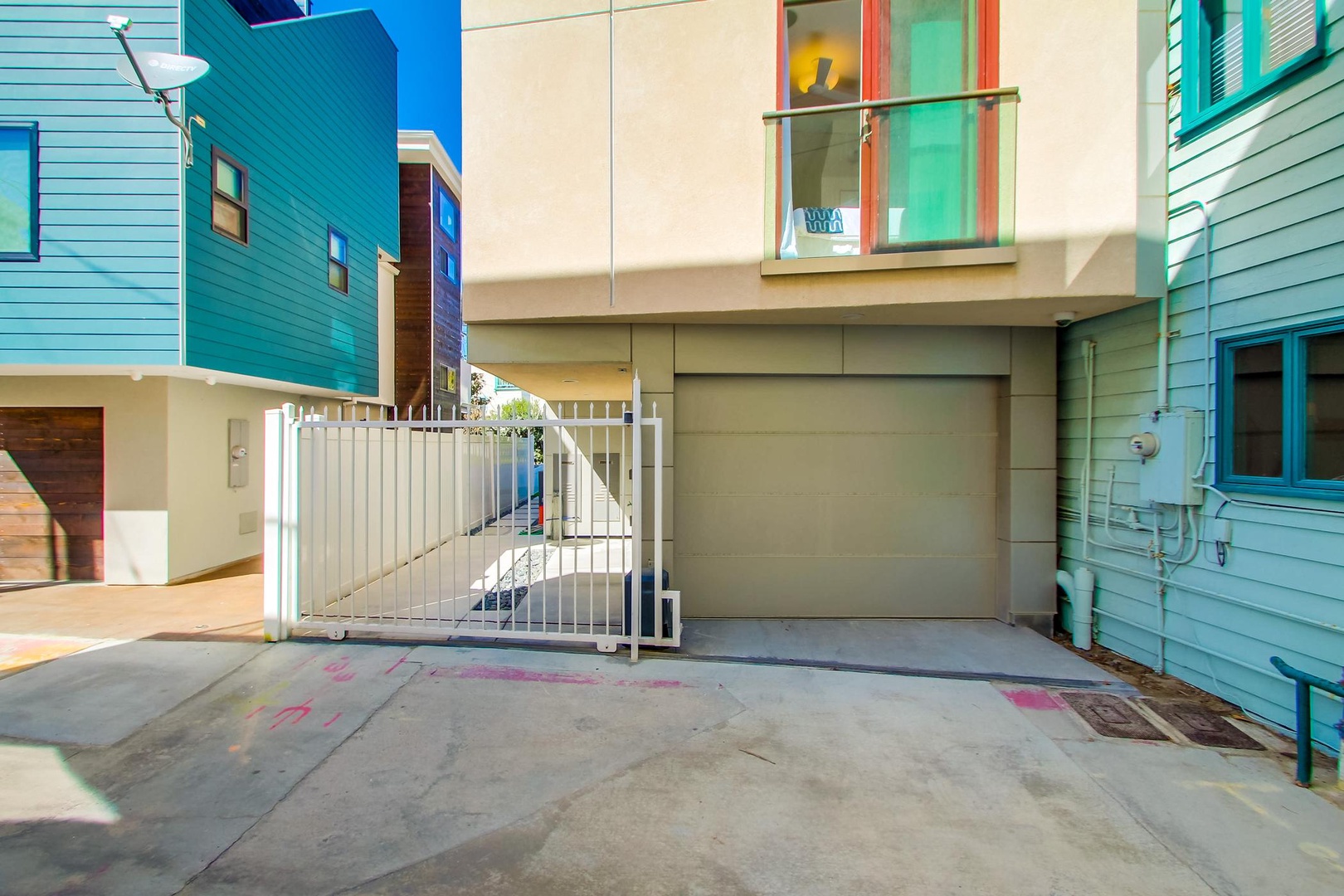 Enclosed car-port and 1-car garage