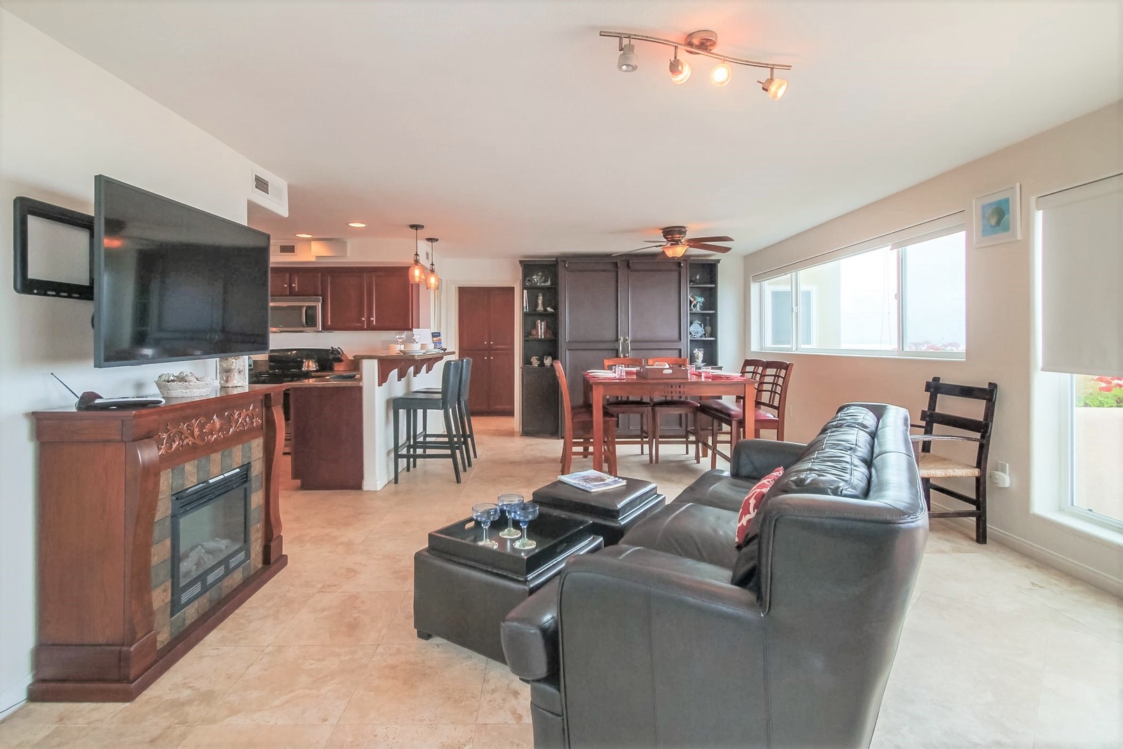 Living area with flat-screen TV