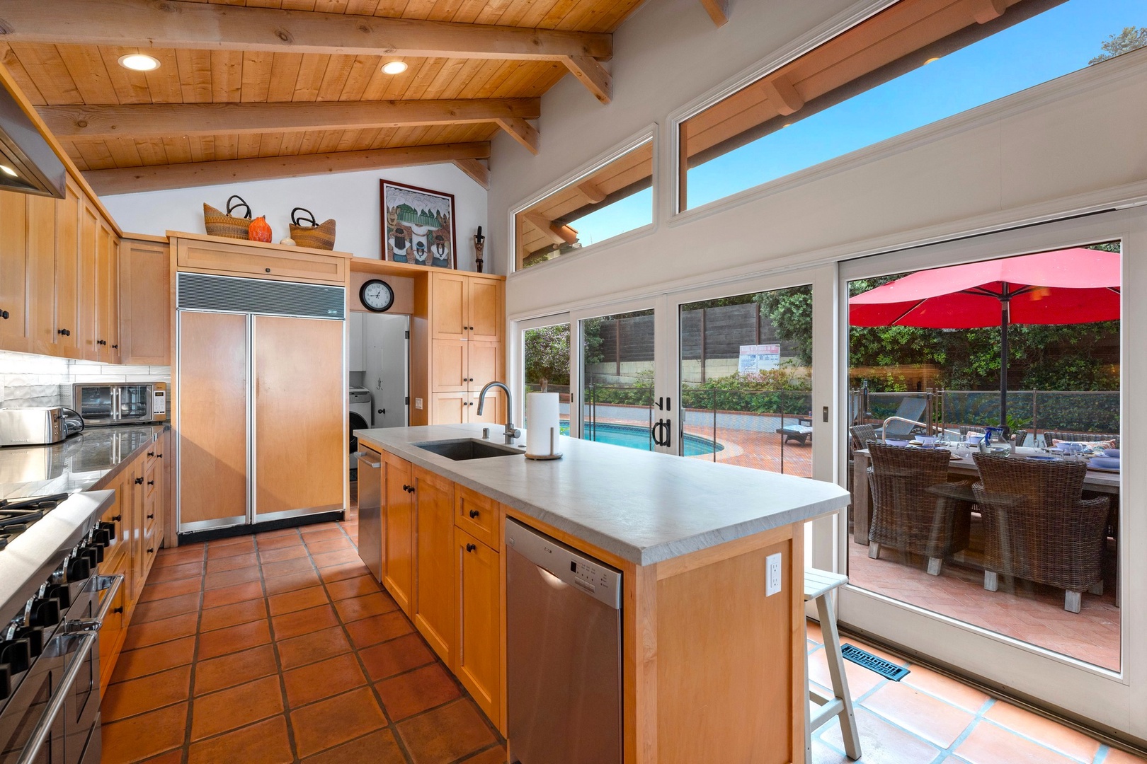 Kitchen with access to the pool