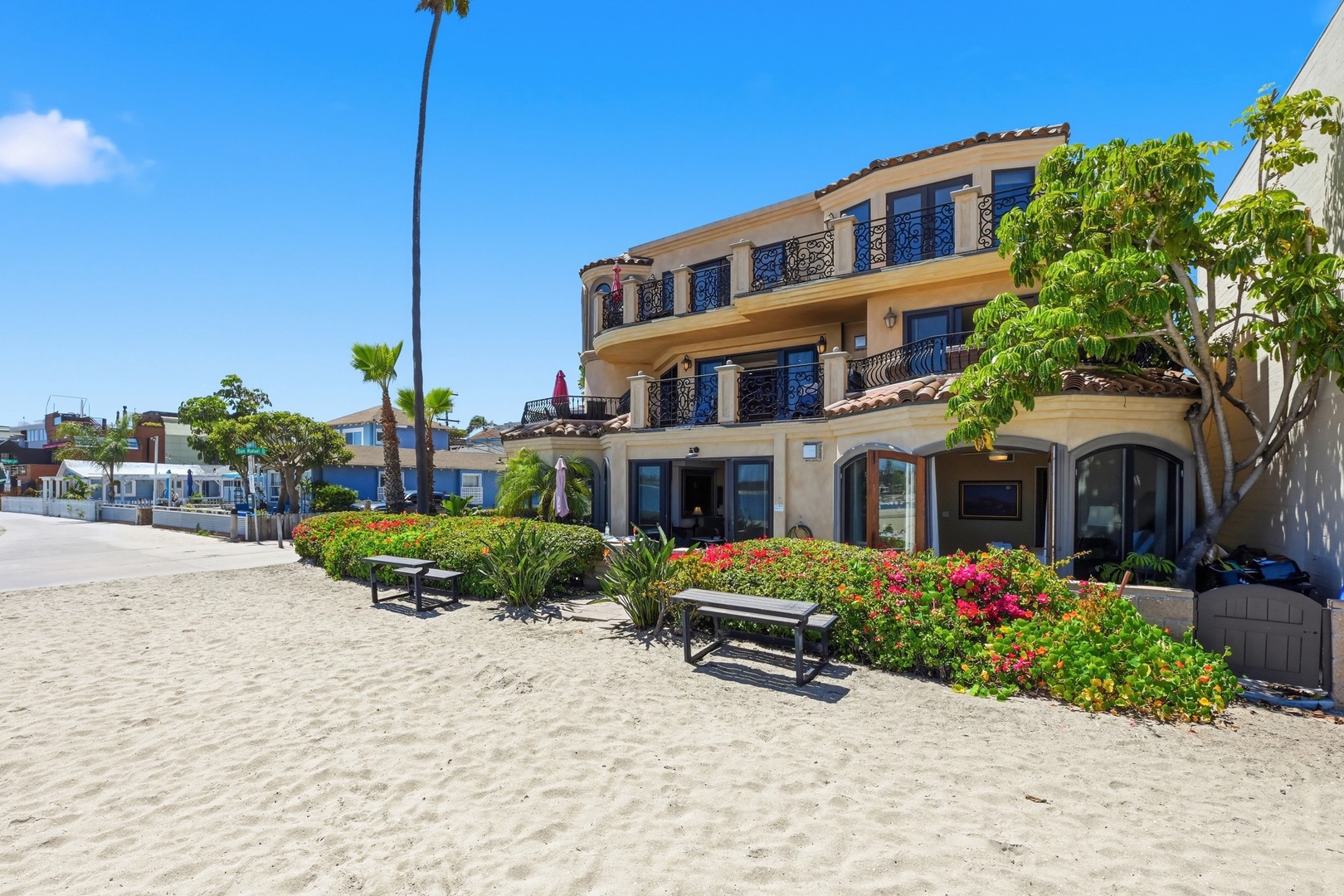 Villa Italia 1 on the sand on Bayside Walk