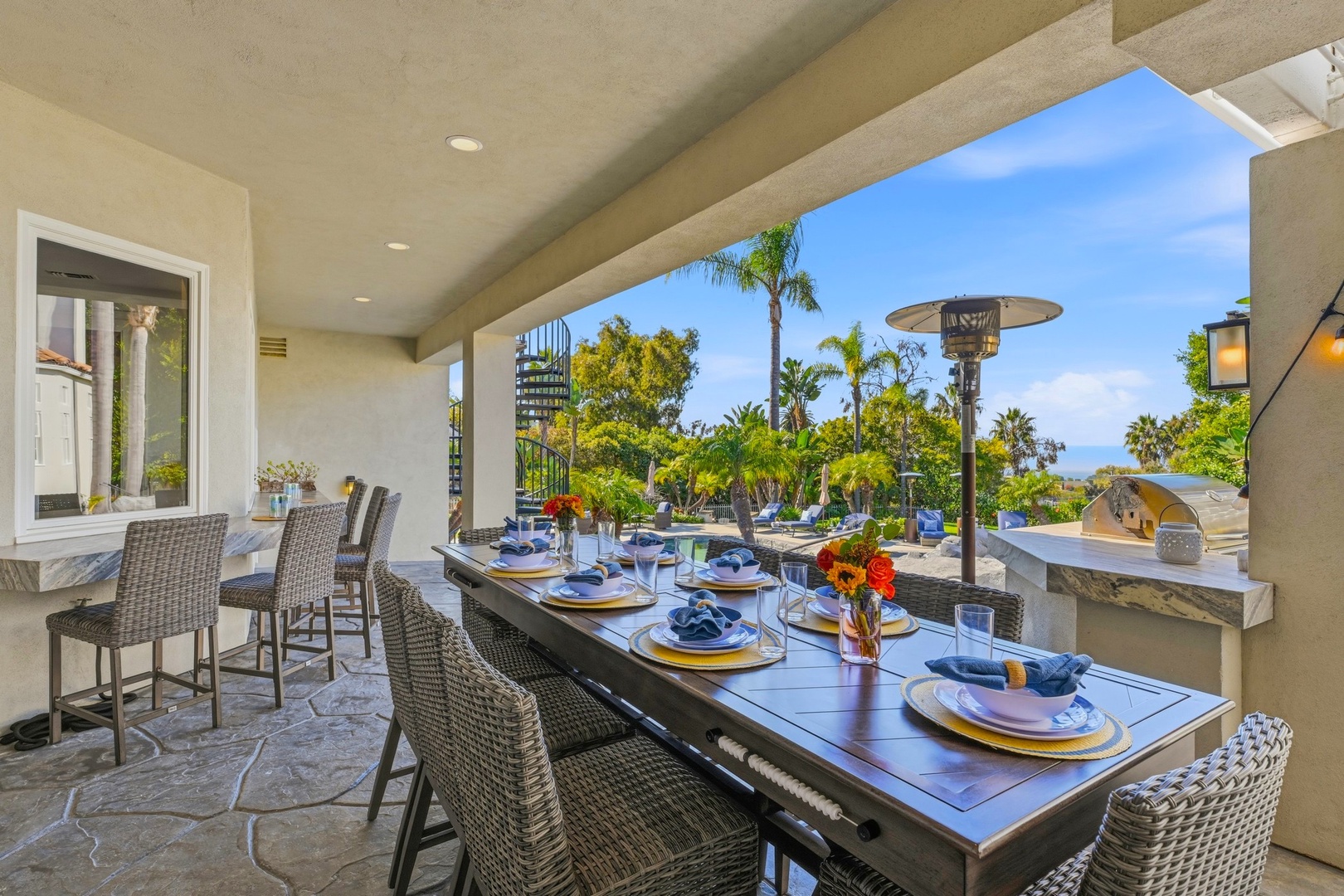 Outdoor dining for 13