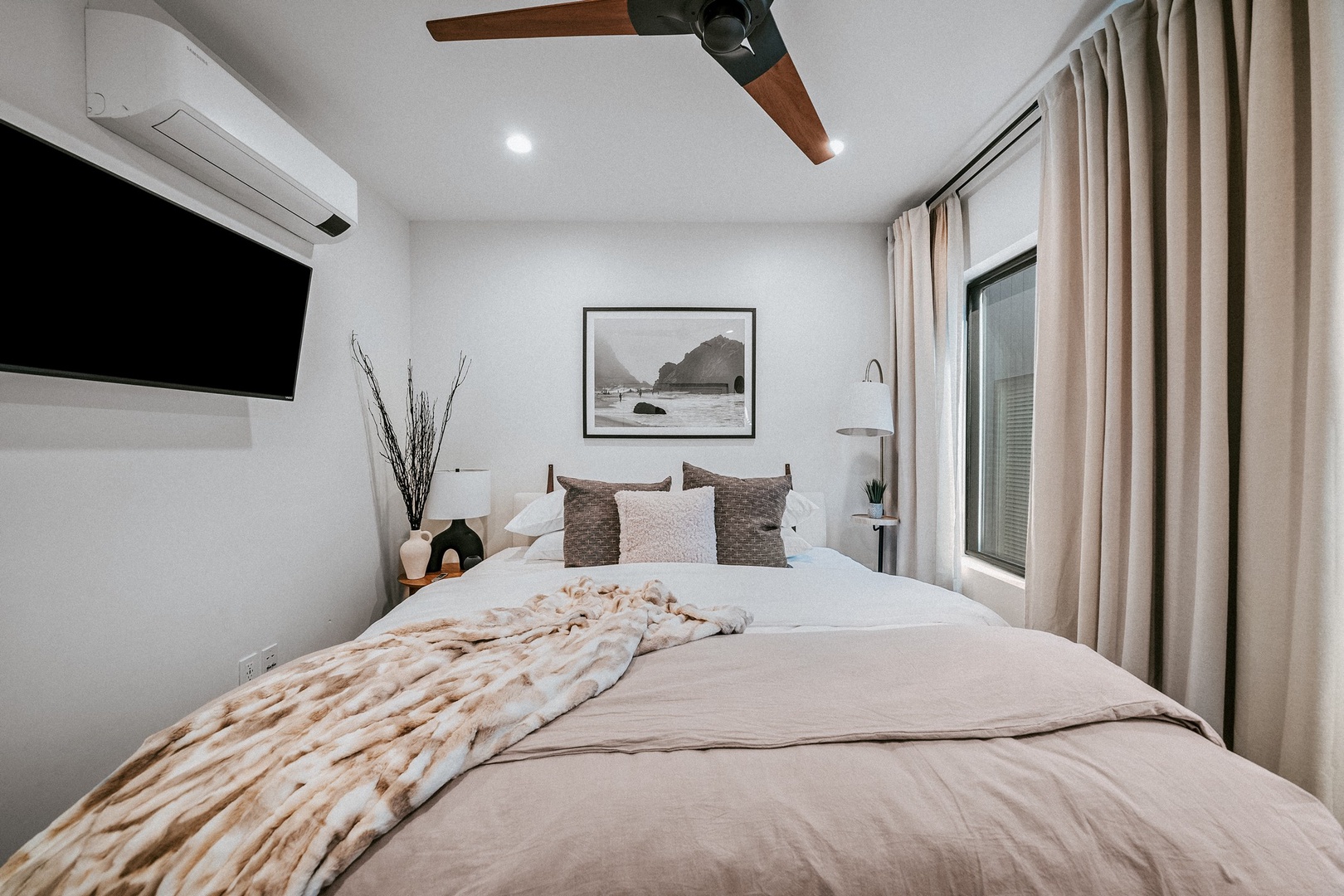 Bedroom 3 with TV and ceiling fan