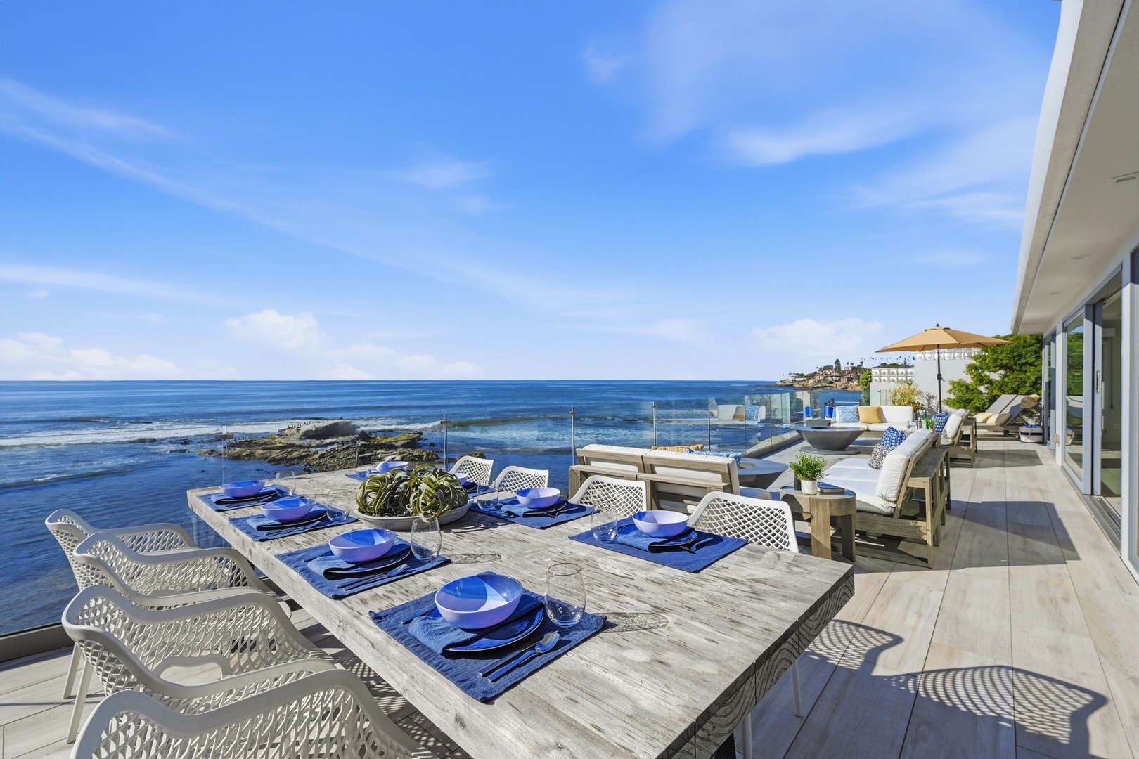 Oceanfront al fresco dining