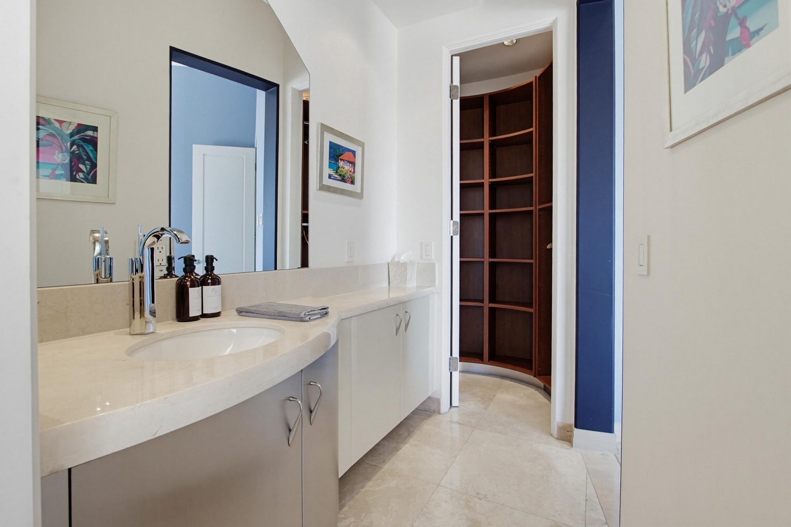 Ensuite with shower