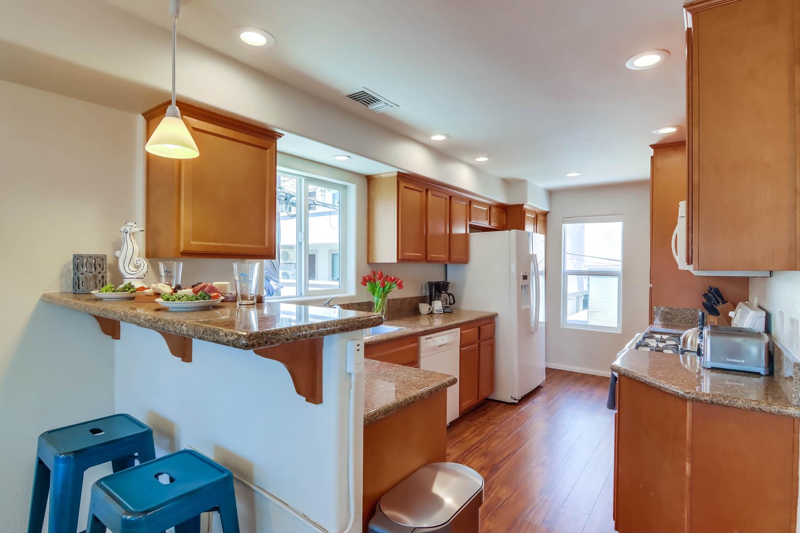 Breakfast bar at the kitchen