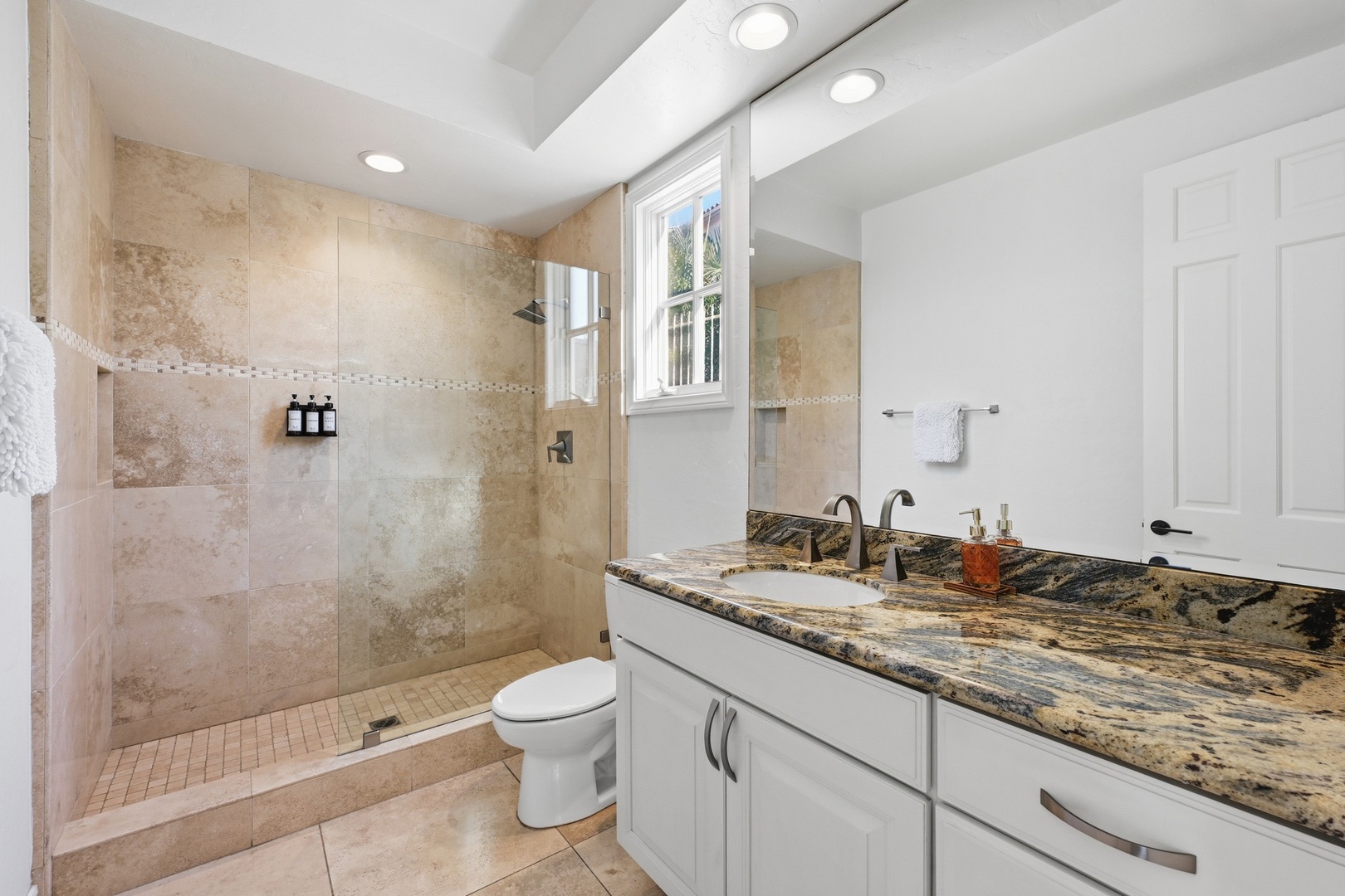 En suite bathroom with shower