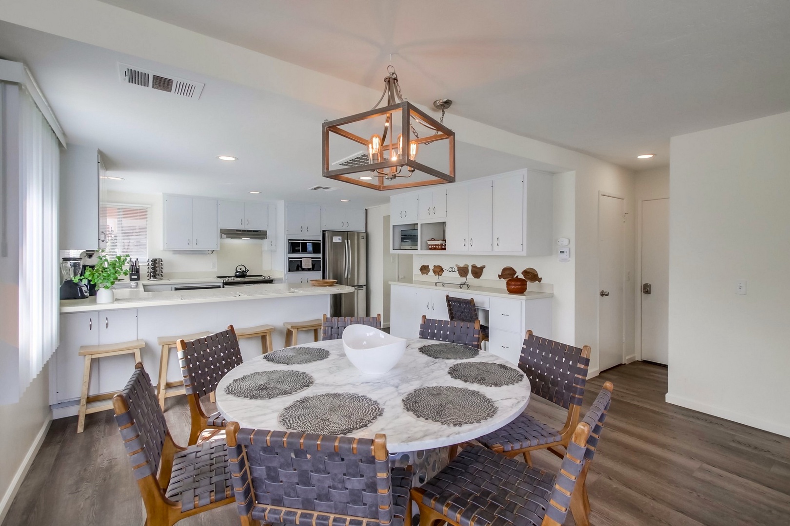 Dining area next to the kitchen