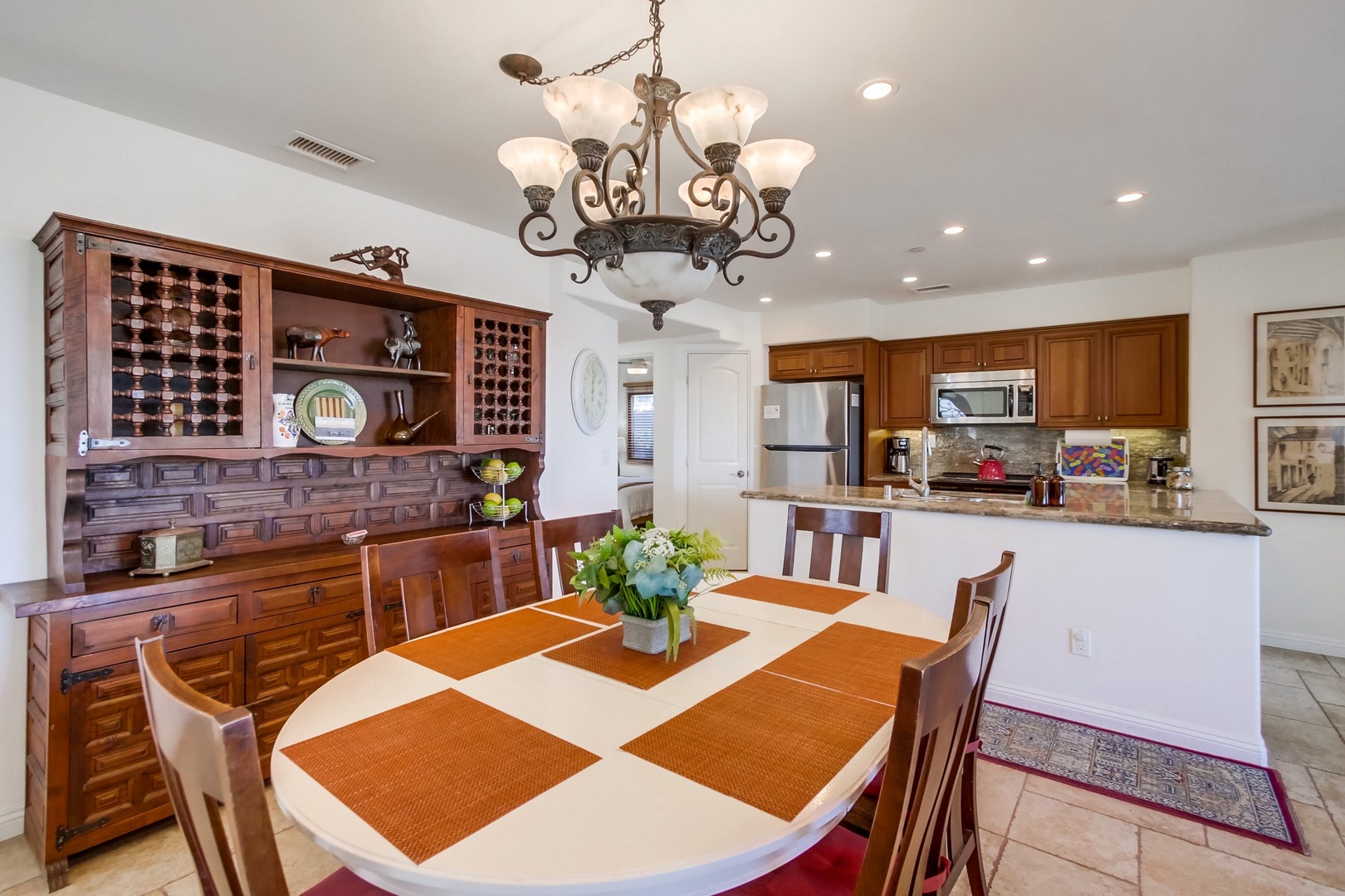 Dining area towards the kitchen