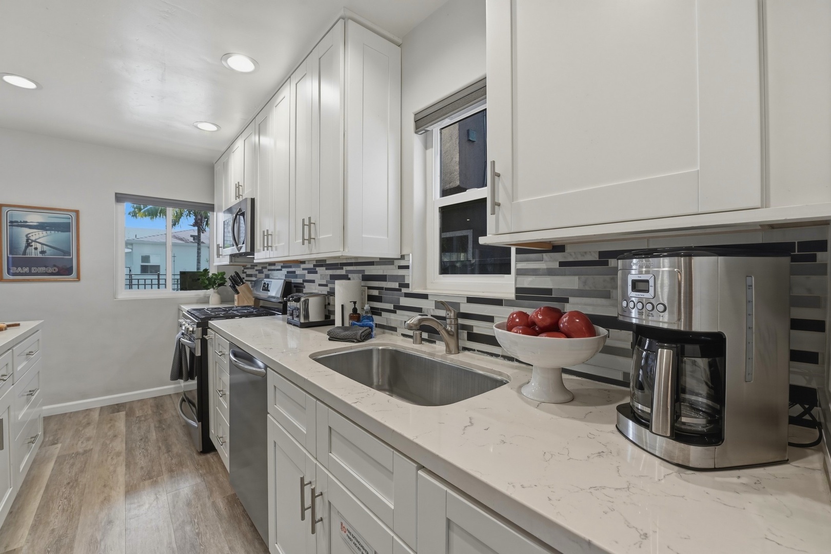 Glass-tile backsplash, full kitchen