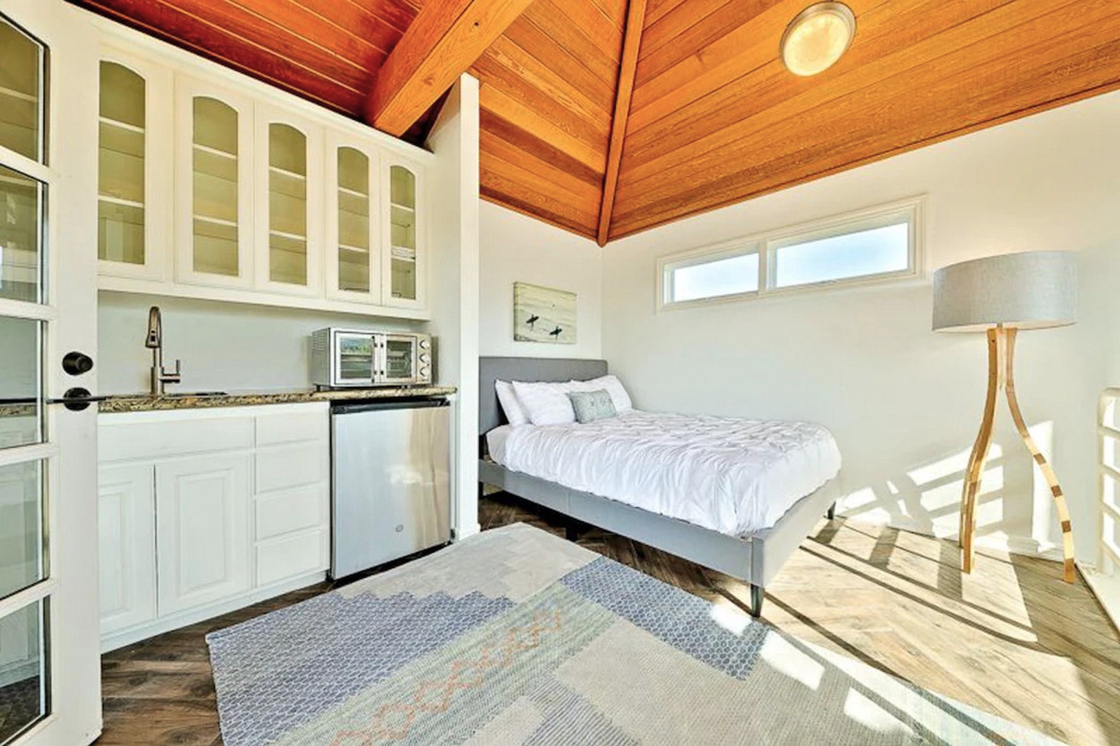 Loft room with vaulted ceilings