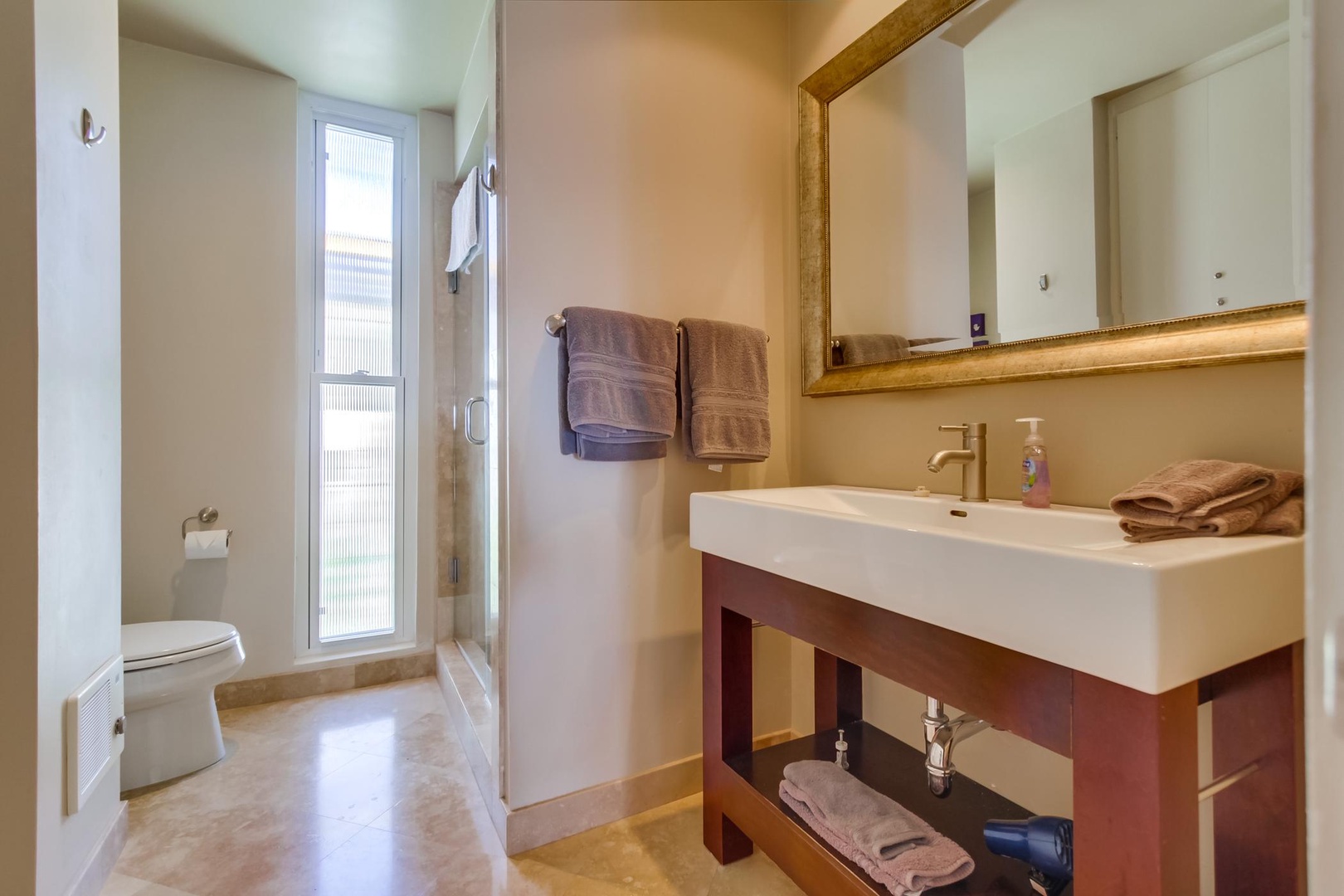 Bathroom 2 with modern fixtures