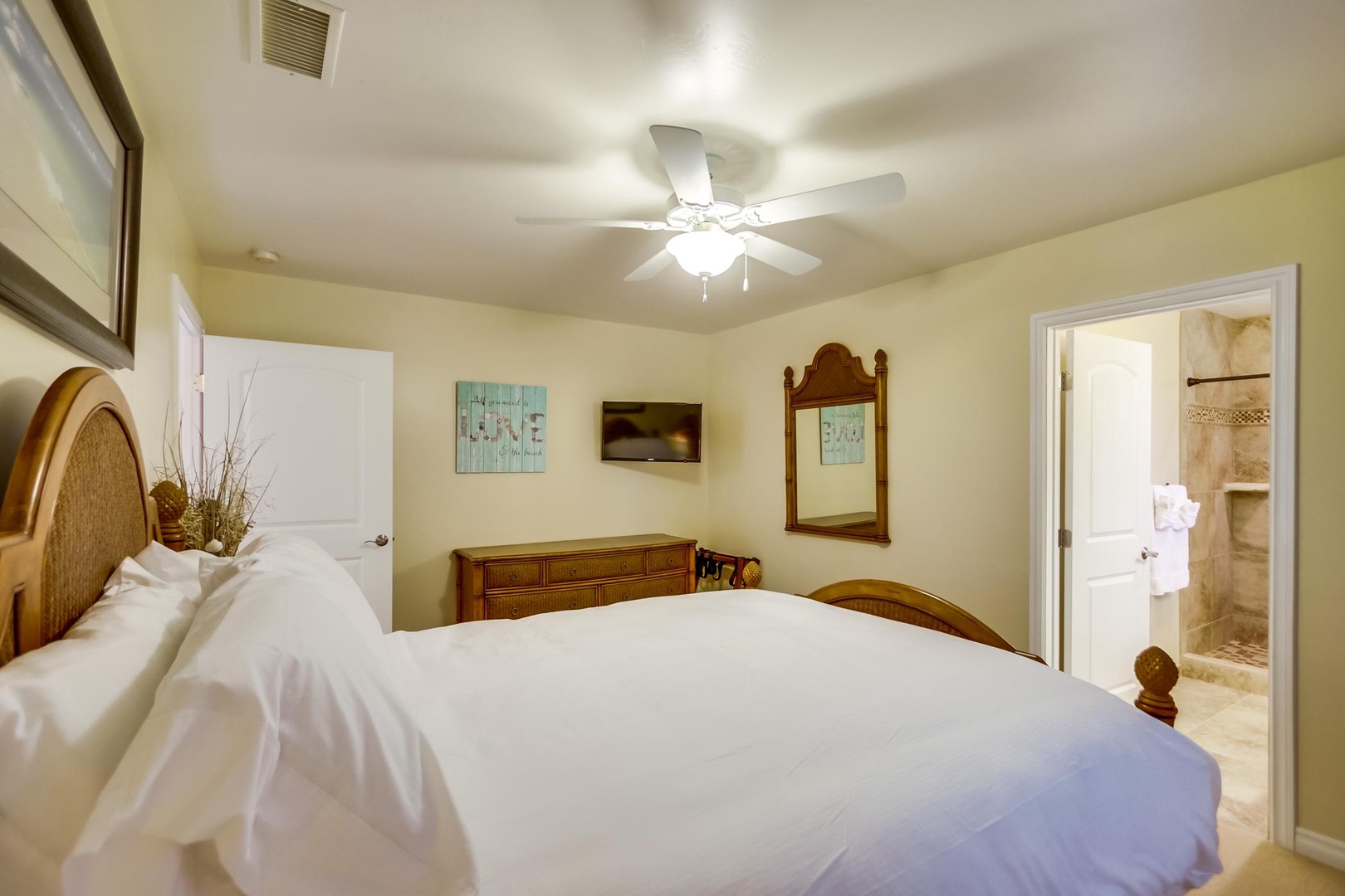 Master Suite with en-suite Bathroom