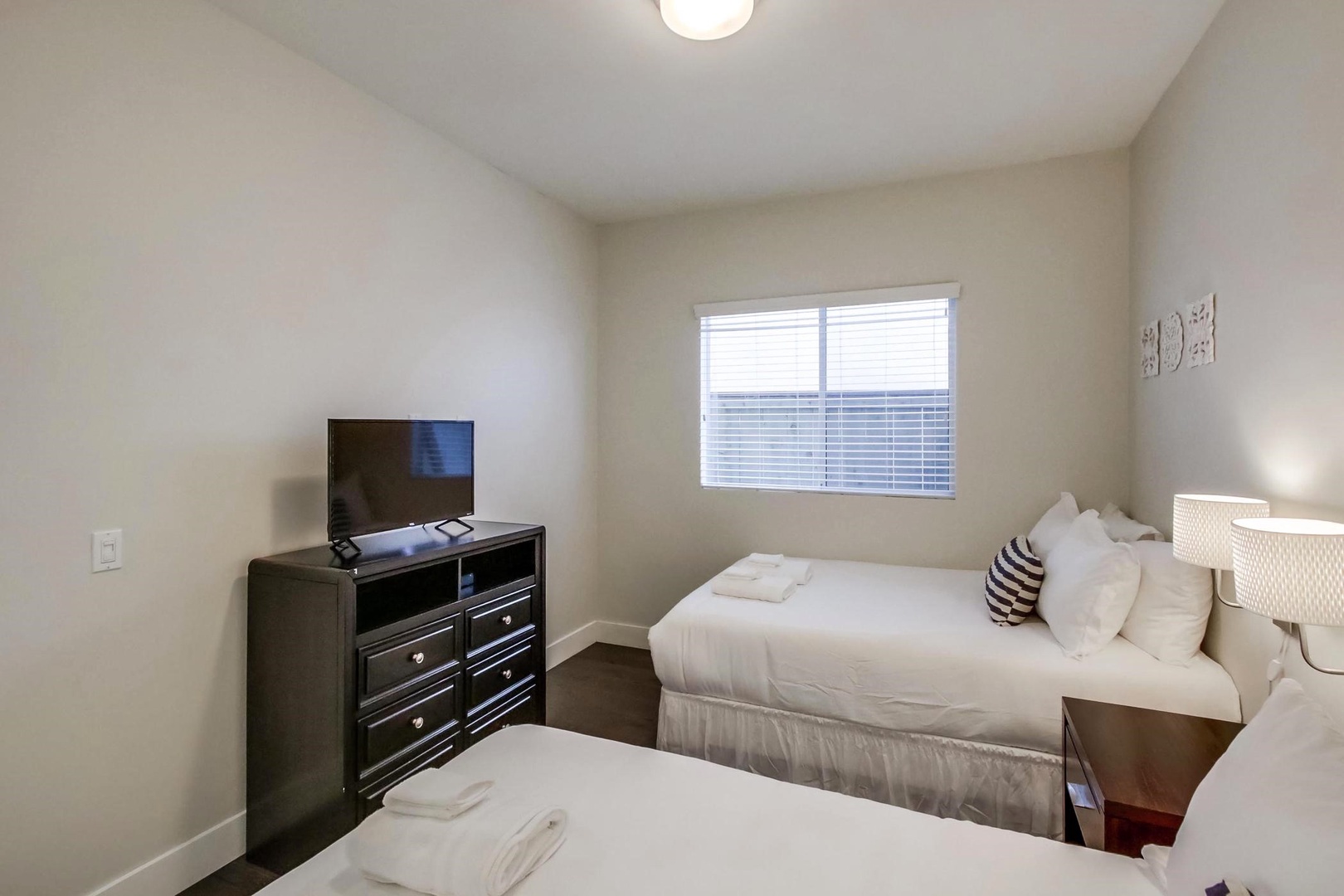 Bedroom 3 with flat-screen TV