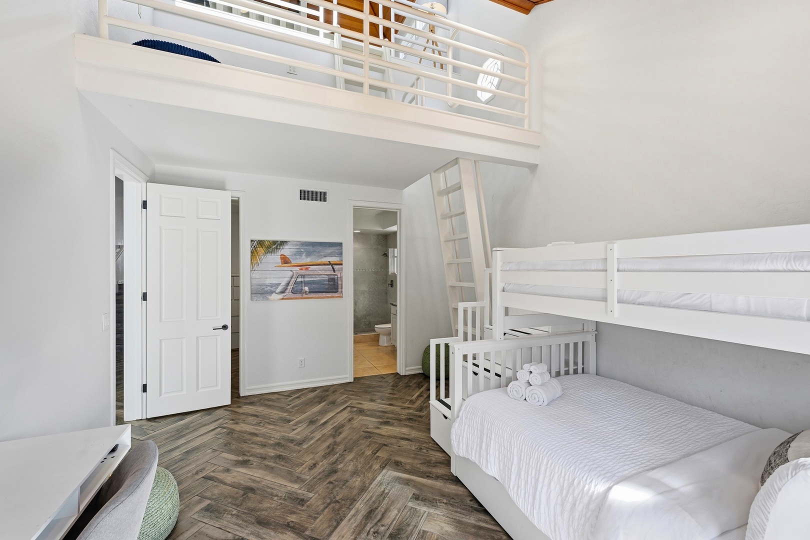 Guest Bedroom 7 with en suite bathroom