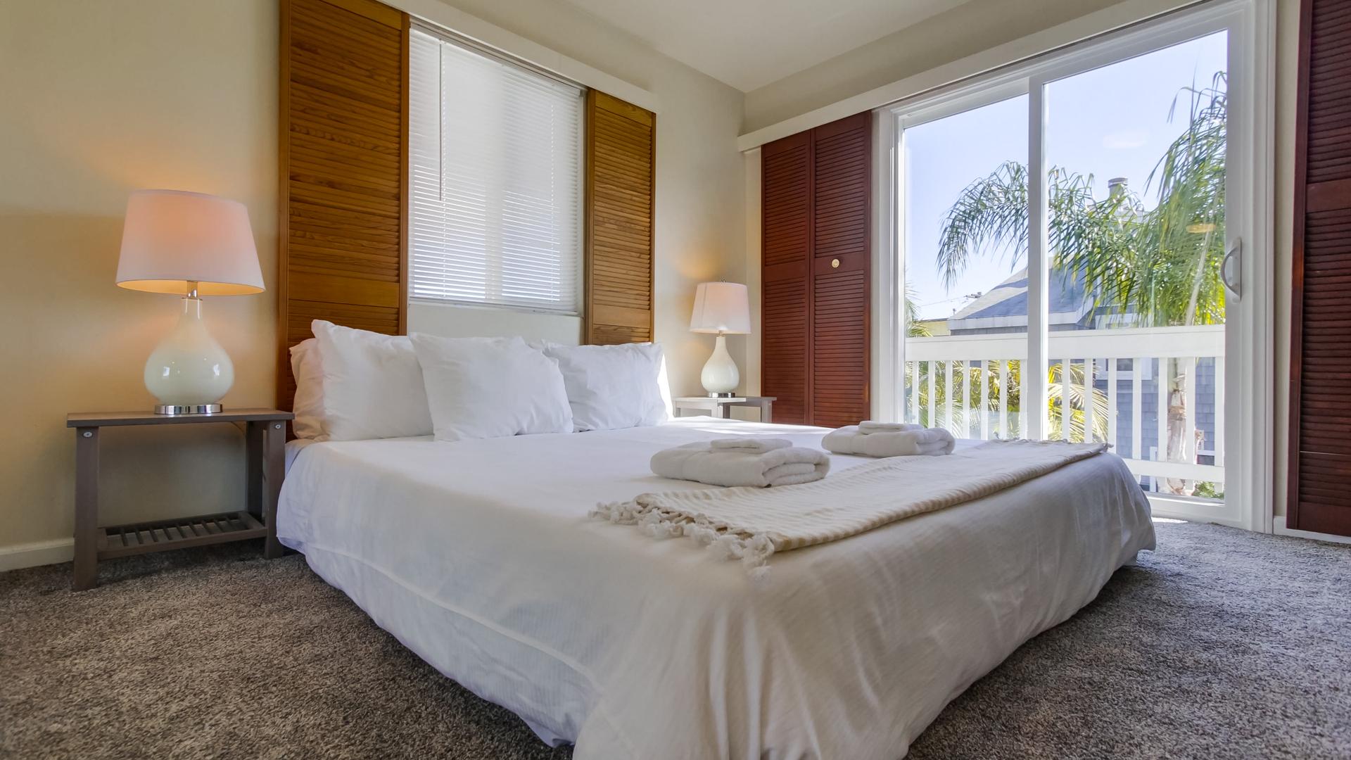 Bedroom 4 with a King bed
