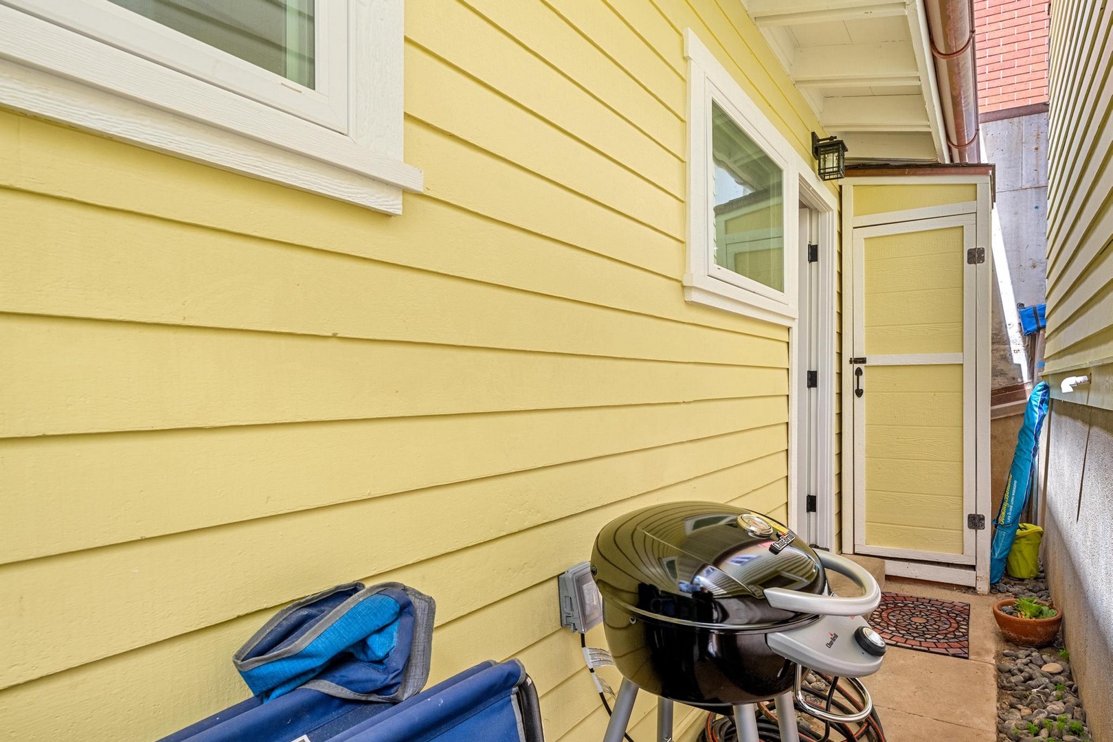 Private BBQ in back patio area