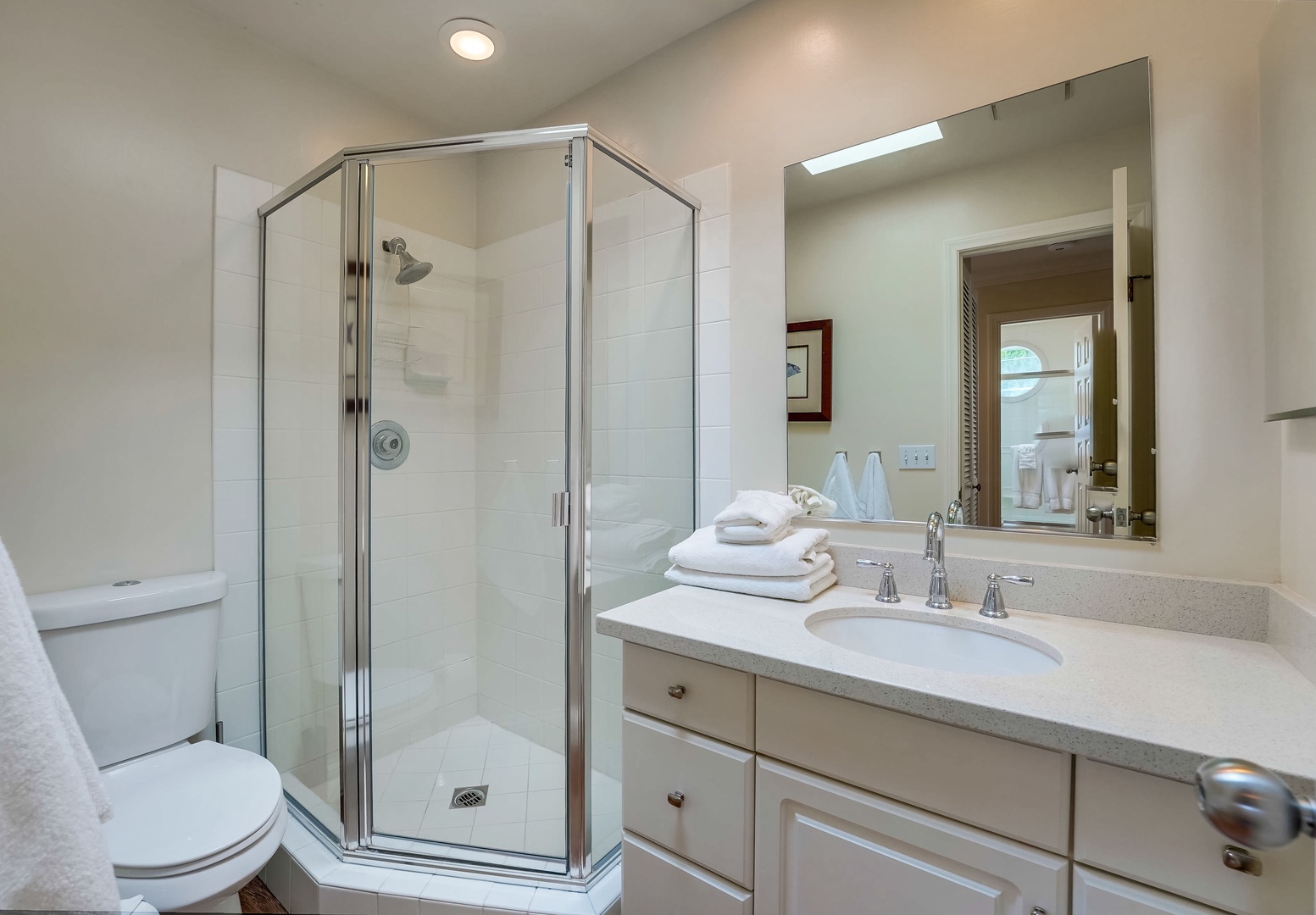 Second hall bath with shower