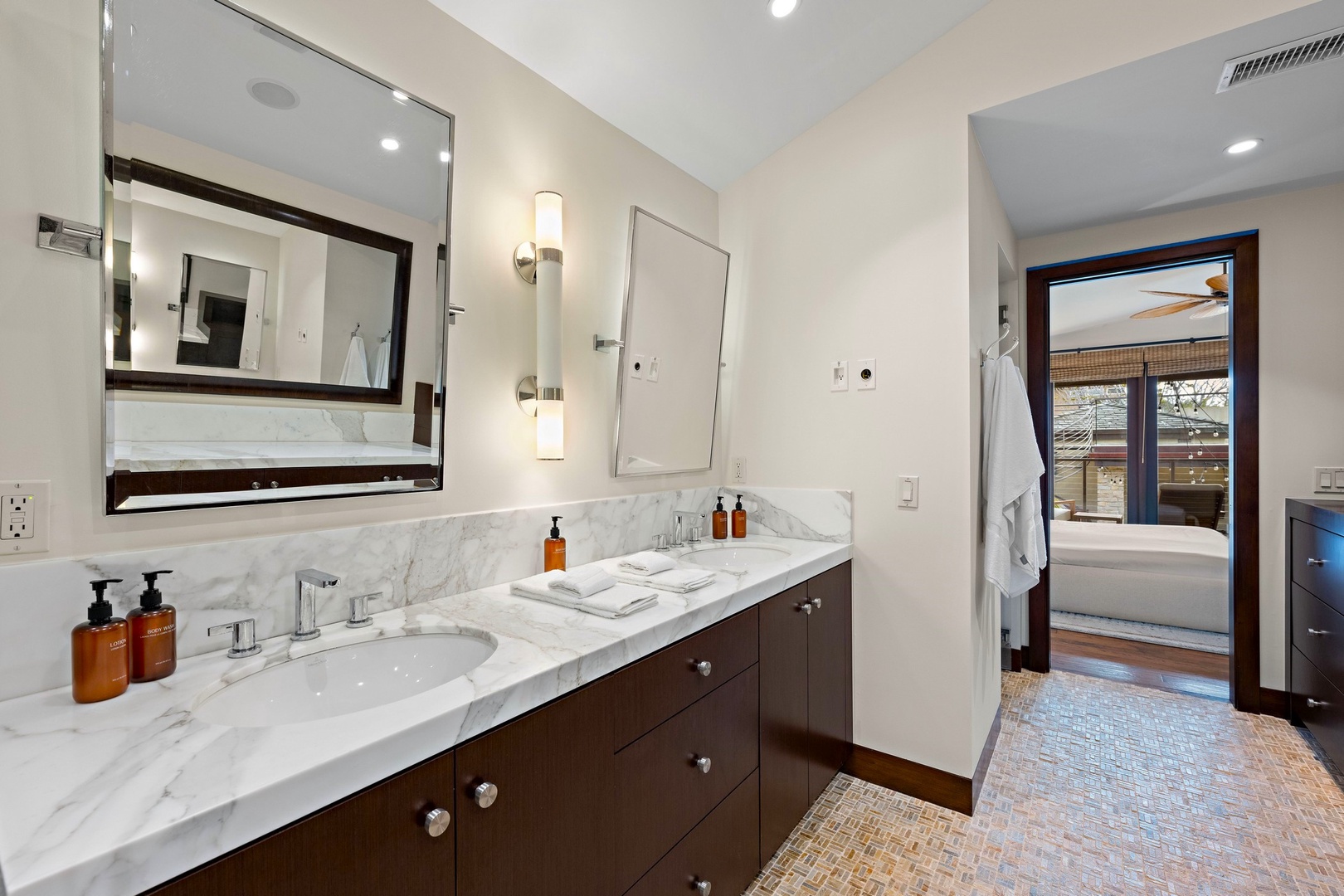 En suite dual sink vanity