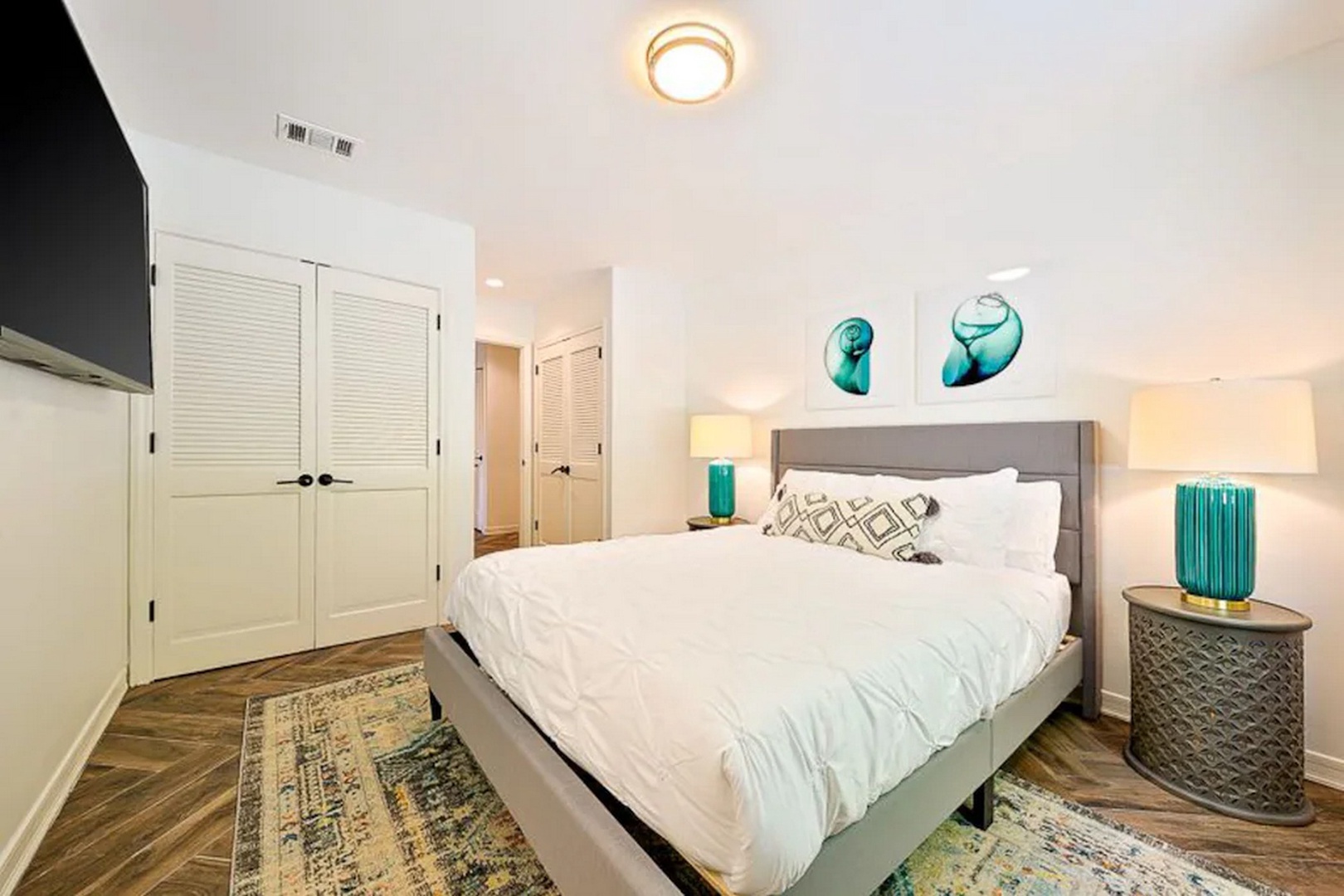 Guest bedroom