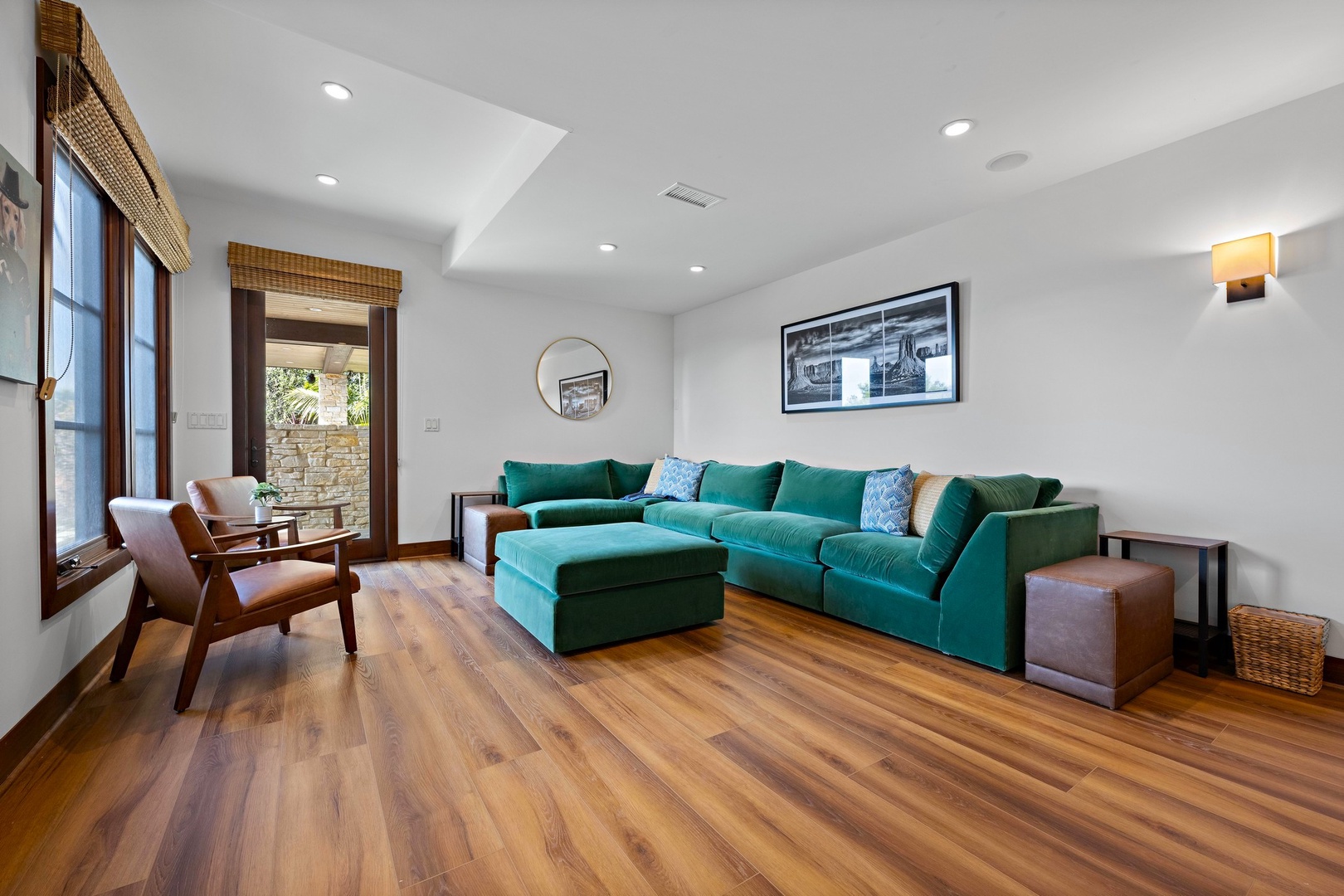 Guest room 2 seating area