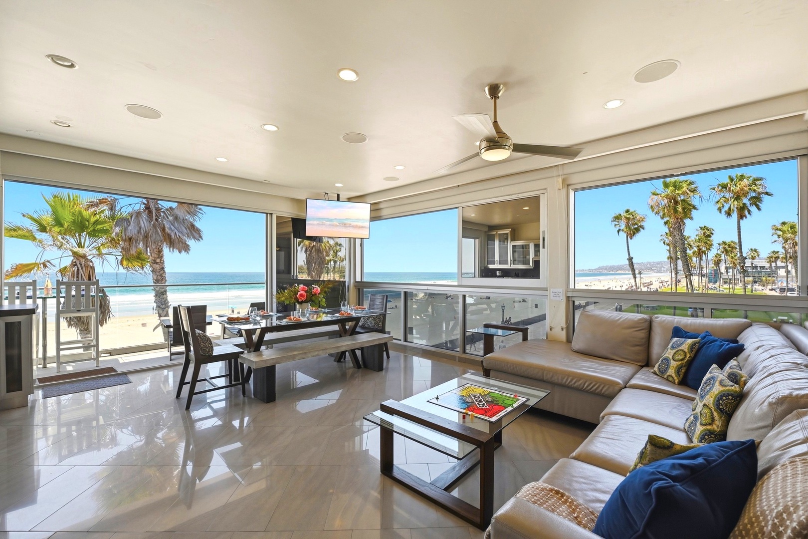 Surrounded by view windows on 3 sides