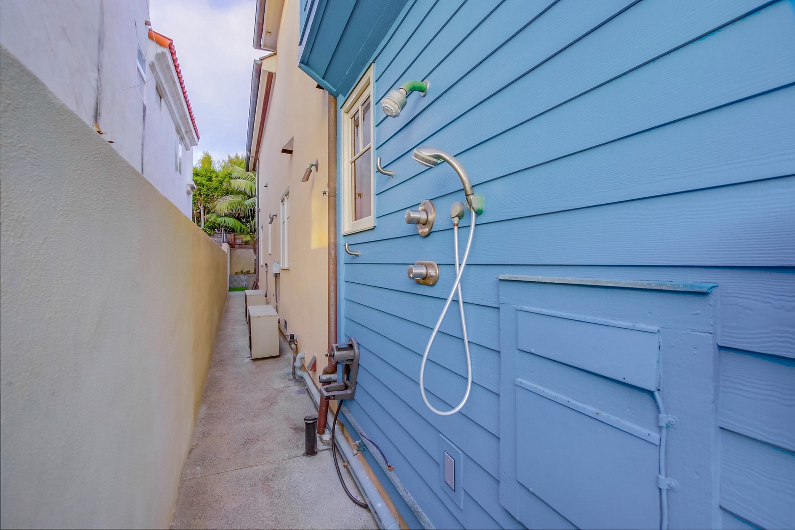 Convenient beach shower