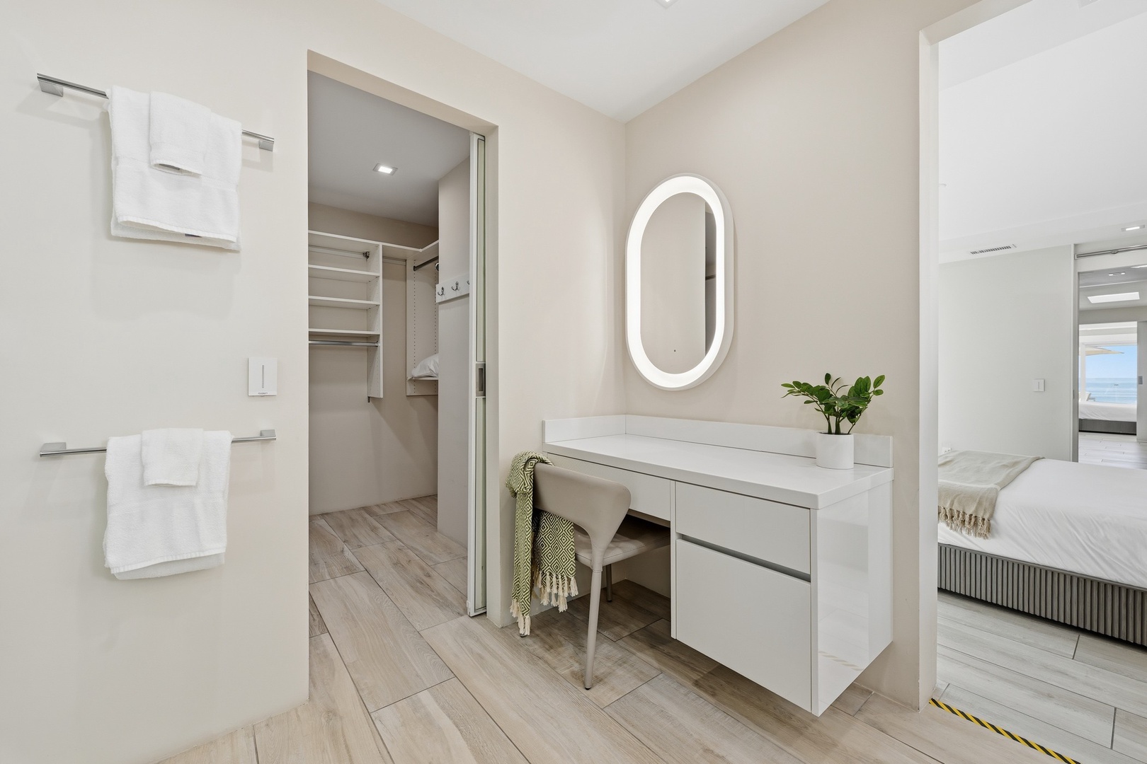 Primary Suite 2 sit down vanity