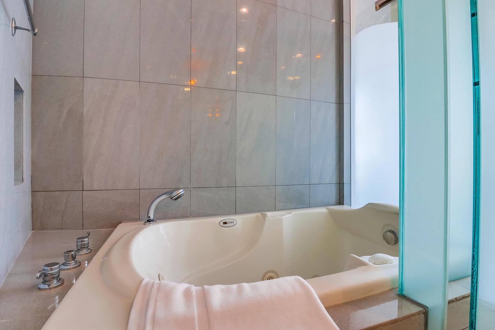 Jetted tub with polished stone walls