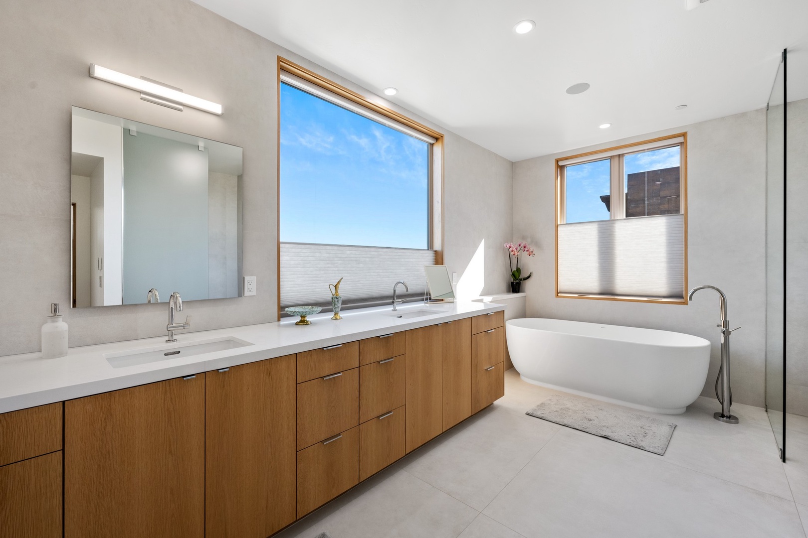 En suite bathroom with dual sinks