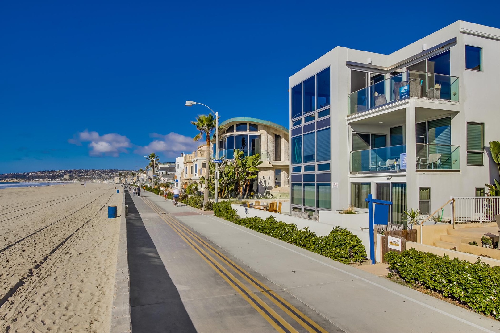 North facing Mission Beach boardwalk