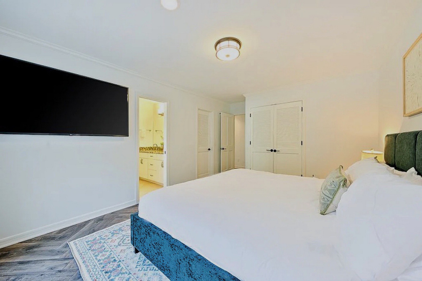 Bedroom with en suite bath