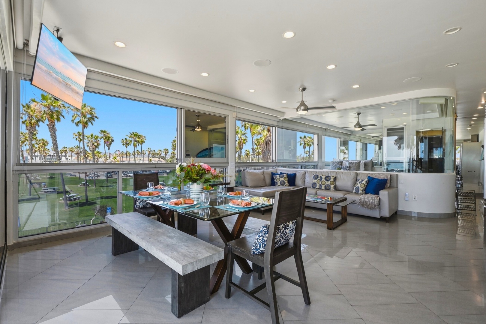 Oceanview and park view dining